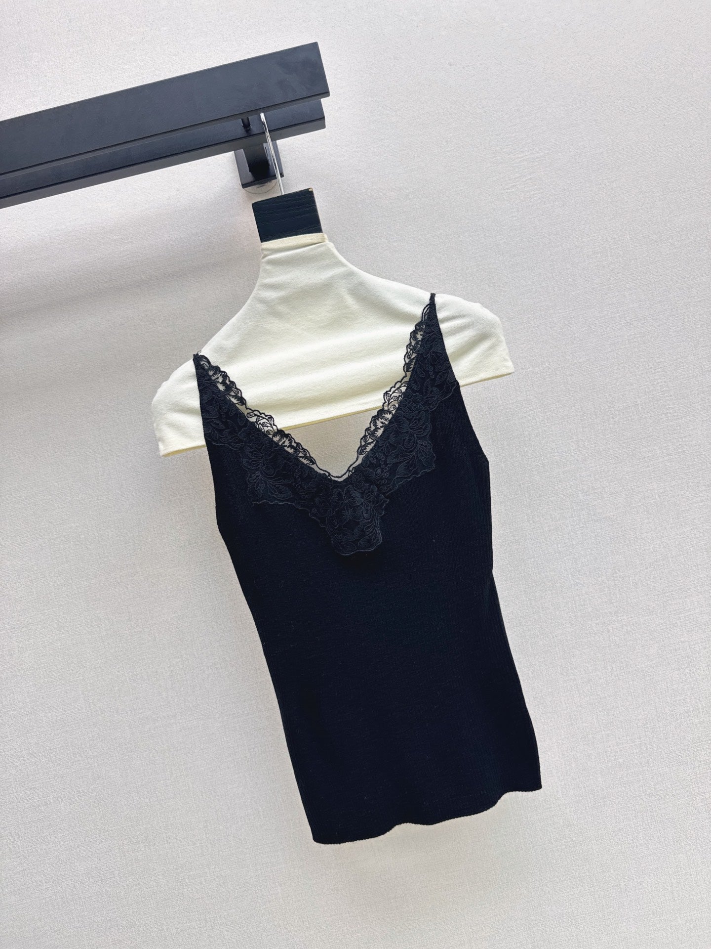 Yves Saint Laurent/Early Autumn New Pure & Cute Lace Camisole