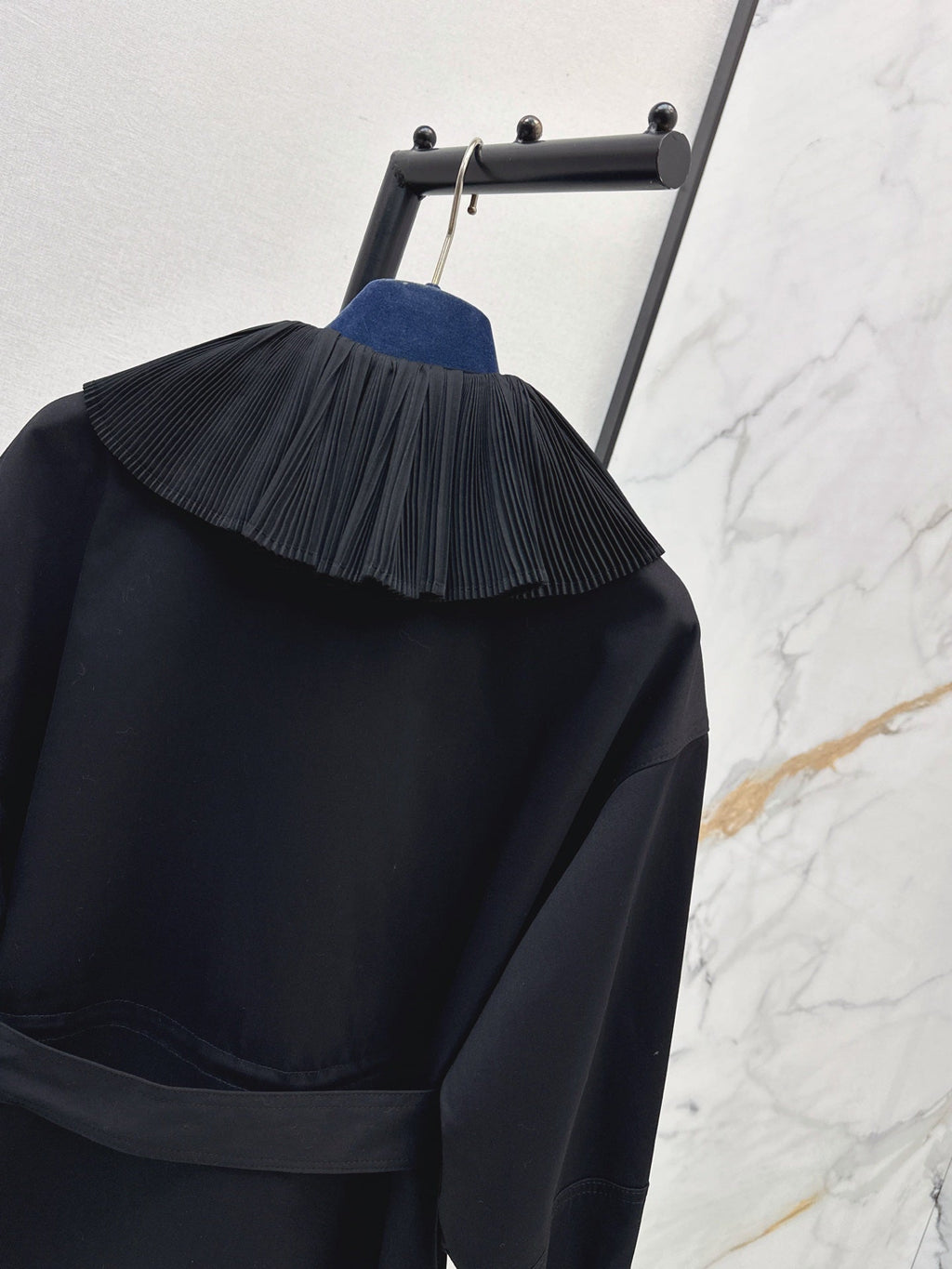 Louis Vuitton/26Latest Autumn/Winter Black Cropped Trench Coat