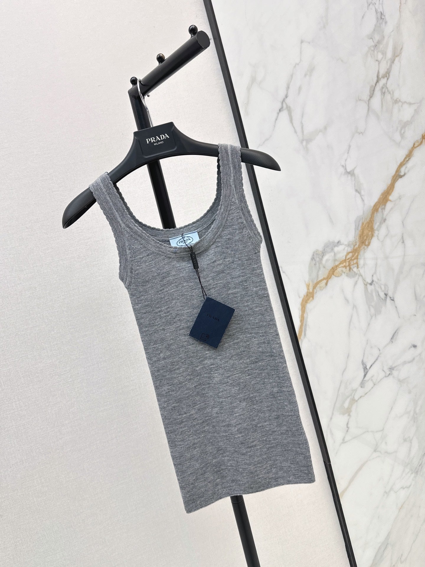 Prada/26New Early-Autumn Versatile Slim-Fit Knit Vest