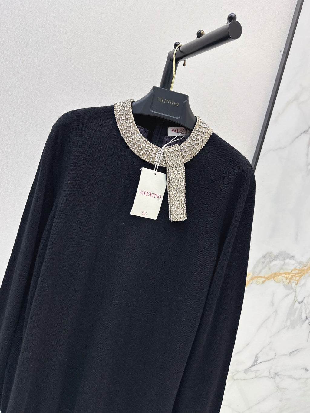 Valentino/26Latest Autumn/Winter Knit Top with Rhinestone & Bead-Embellished Bow Collar