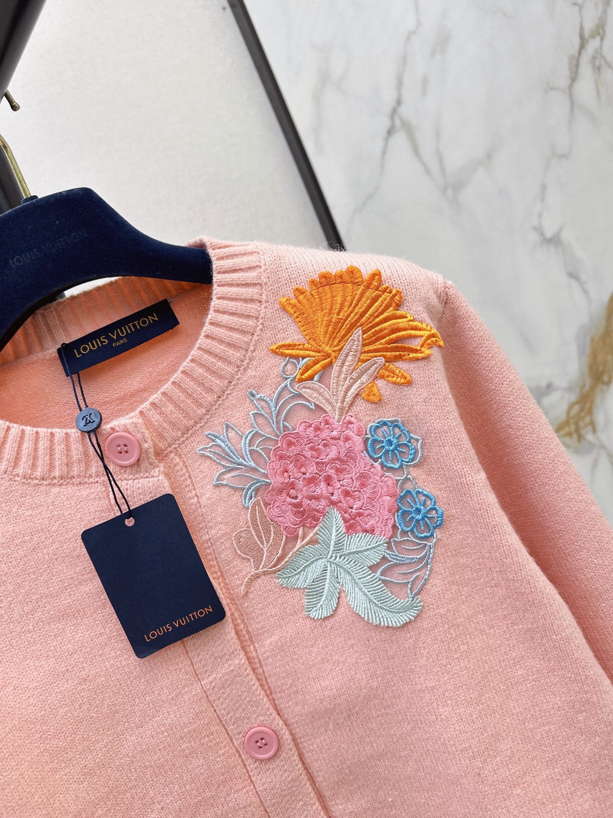 Louis Vuitton / 26 Early Autumn New 3D Floral Decor Round Neck Cardigan