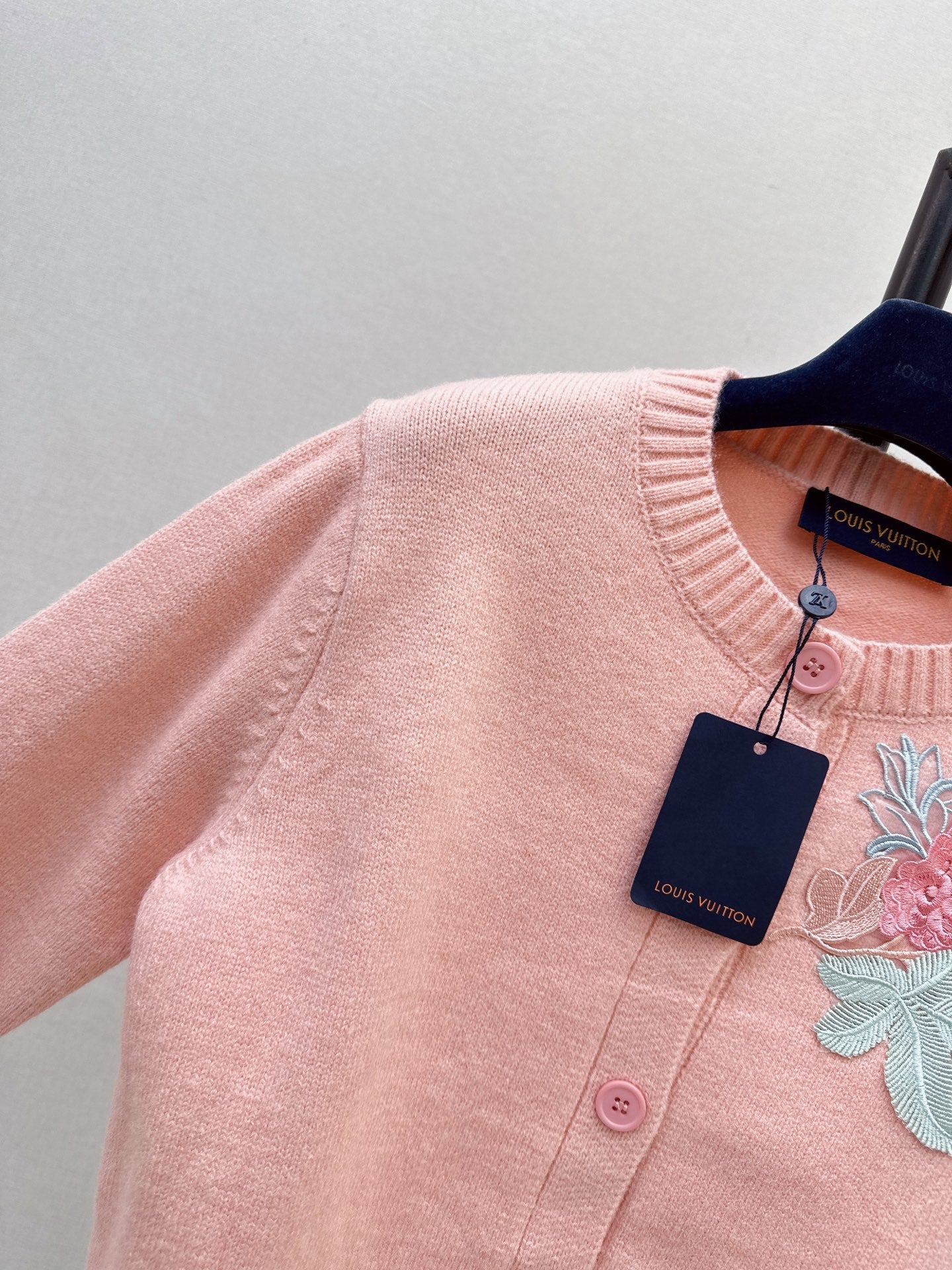 Louis Vuitton / 26 Early Autumn New 3D Floral Decor Round Neck Cardigan