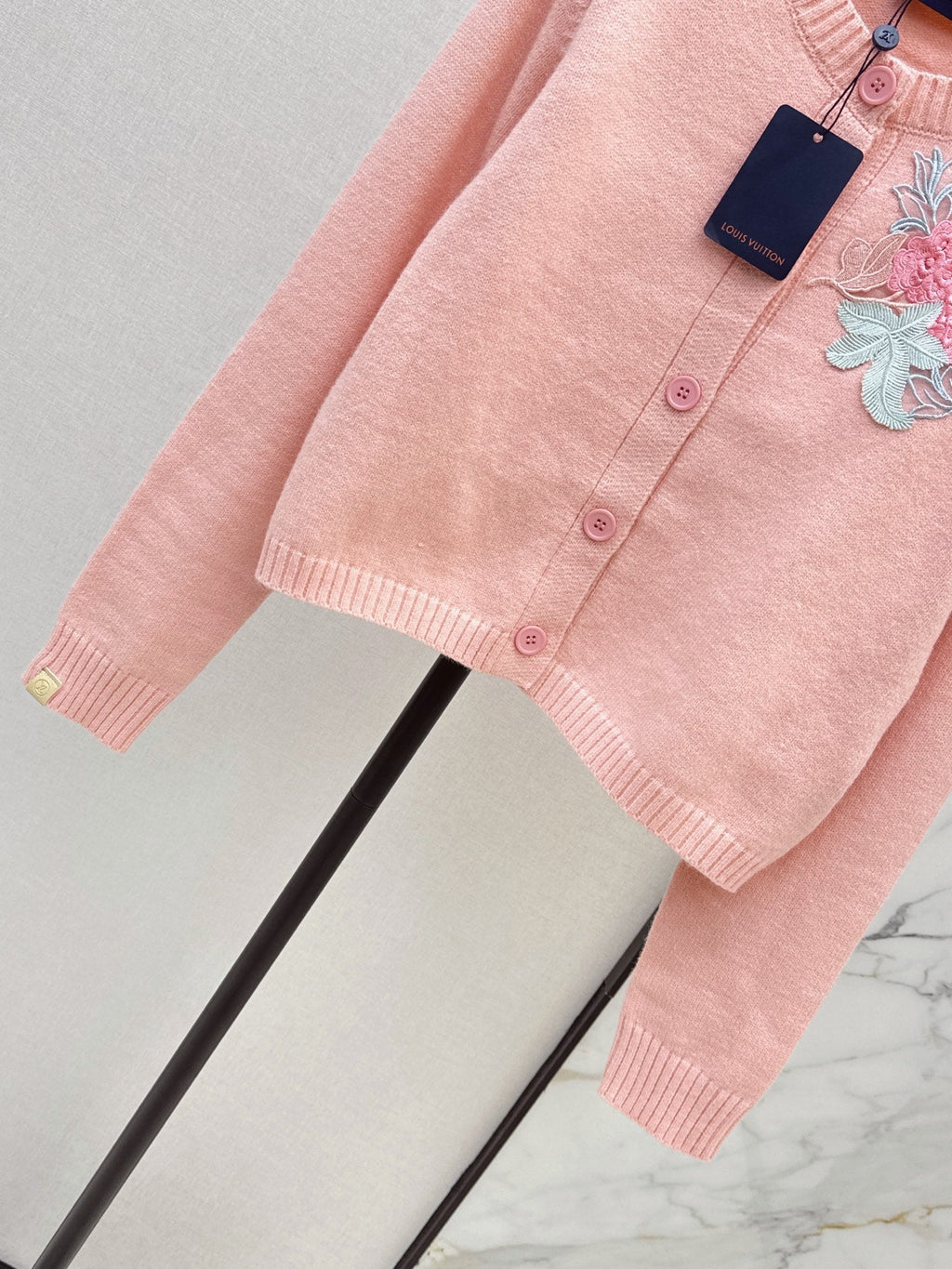 Louis Vuitton / 26 Early Autumn New 3D Floral Decor Round Neck Cardigan
