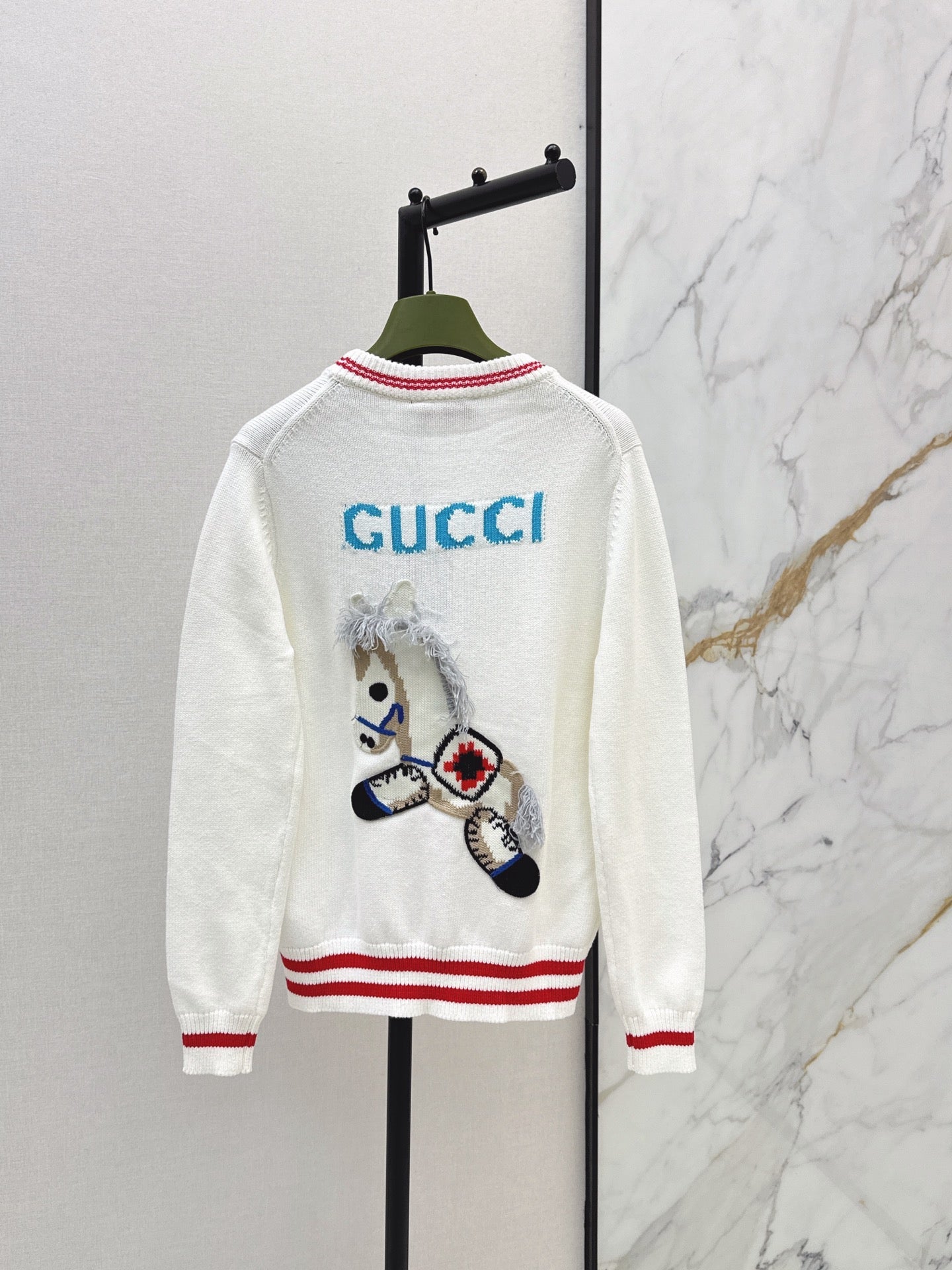Gucci / 26 Early Autumn Latest Logo Jacquard V-Neck Knit Cardigan