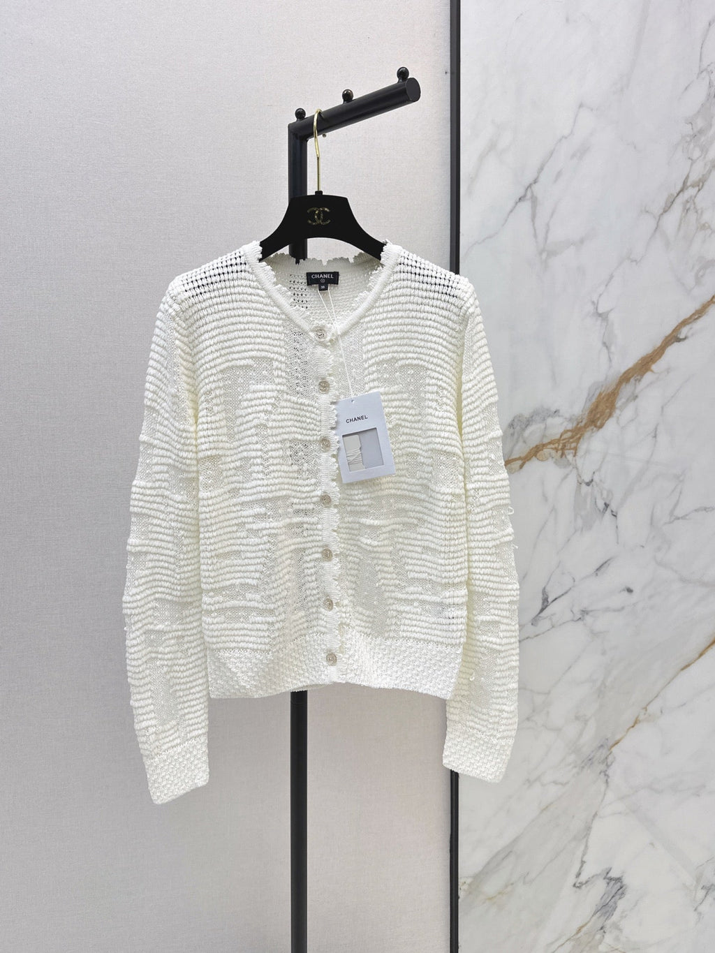 Chanel/26 Early Autumn Latest Soft and Fairy-Like White Hollow Knit Cardigan