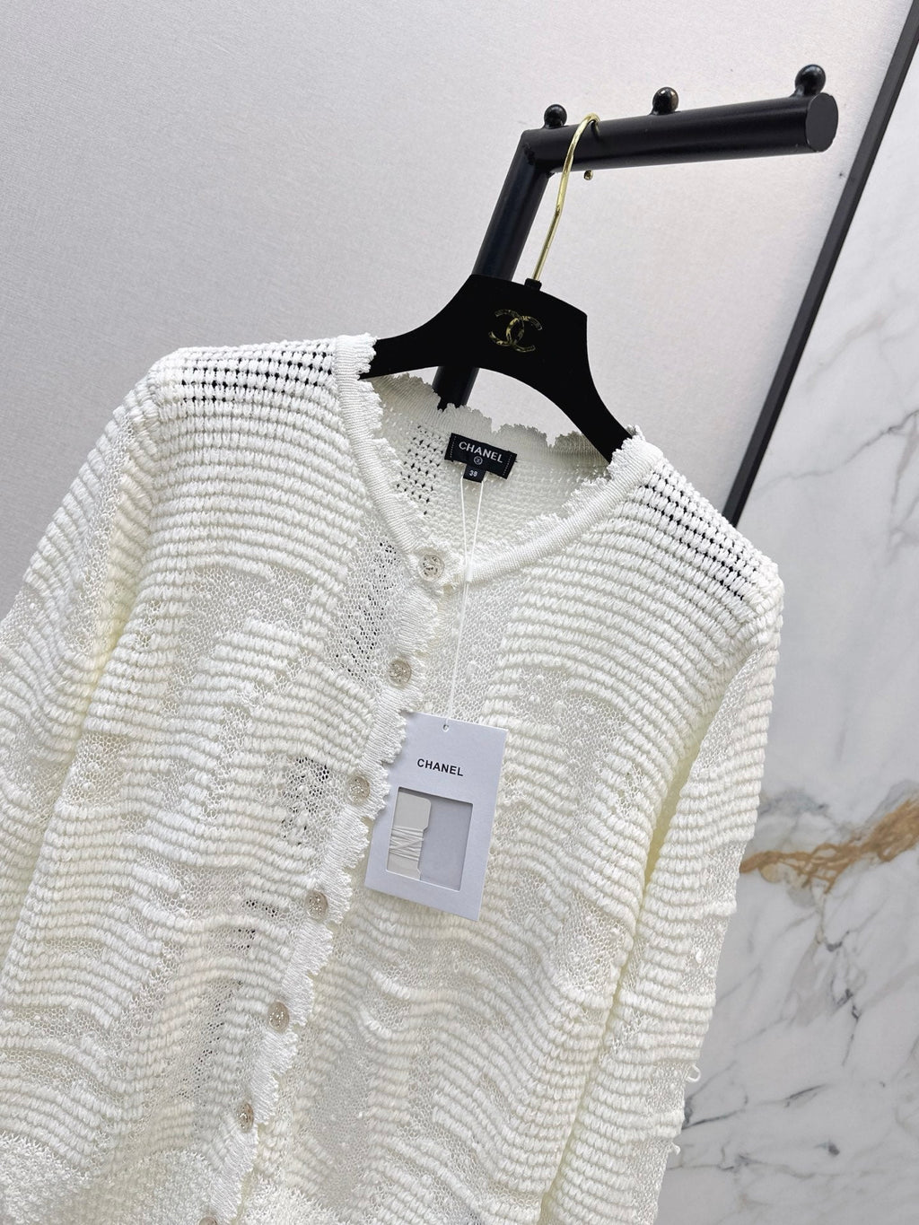 Chanel/26 Early Autumn Latest Soft and Fairy-Like White Hollow Knit Cardigan