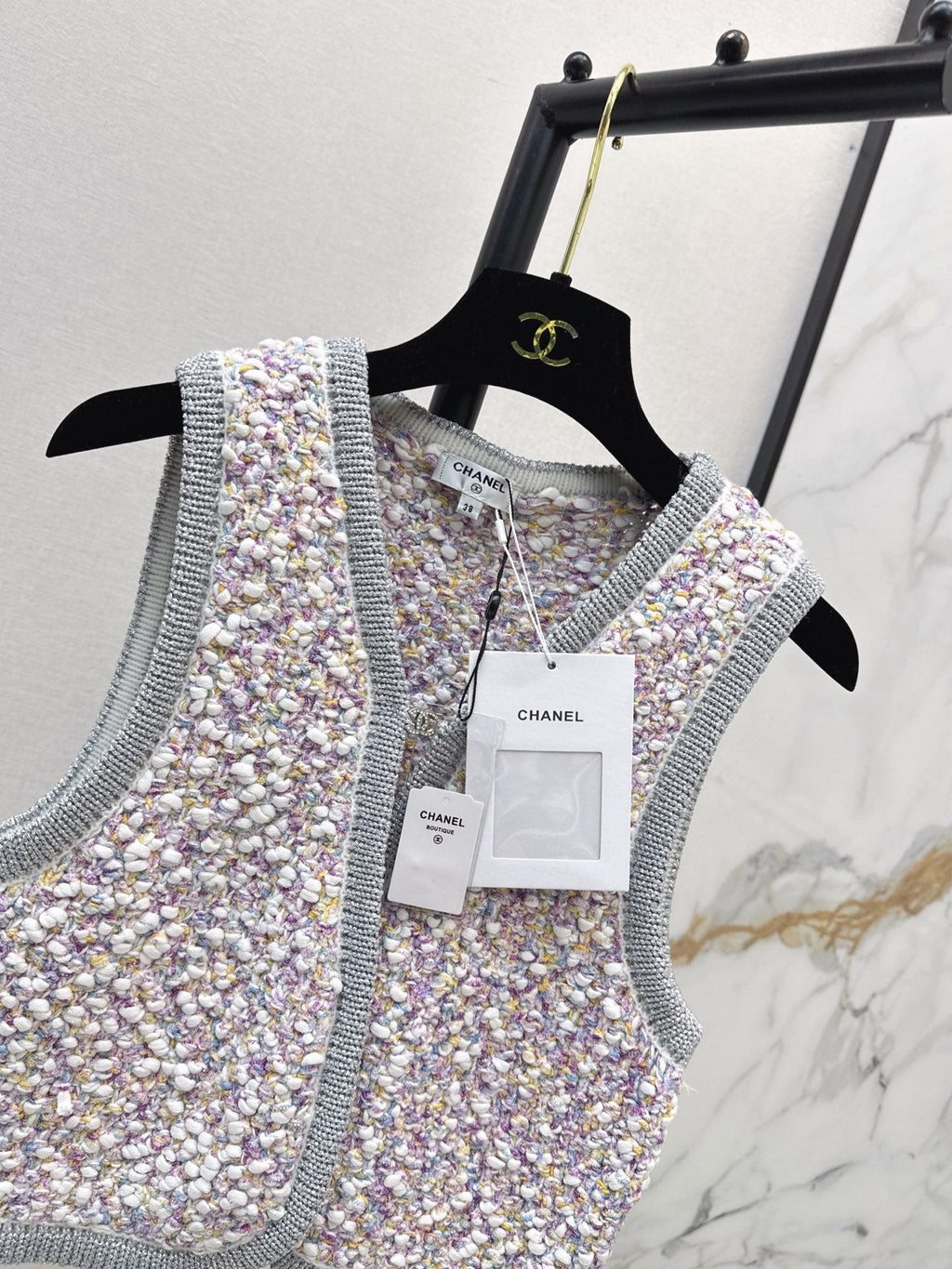 Chanel / 26 Early Autumn Latest Knit Vest