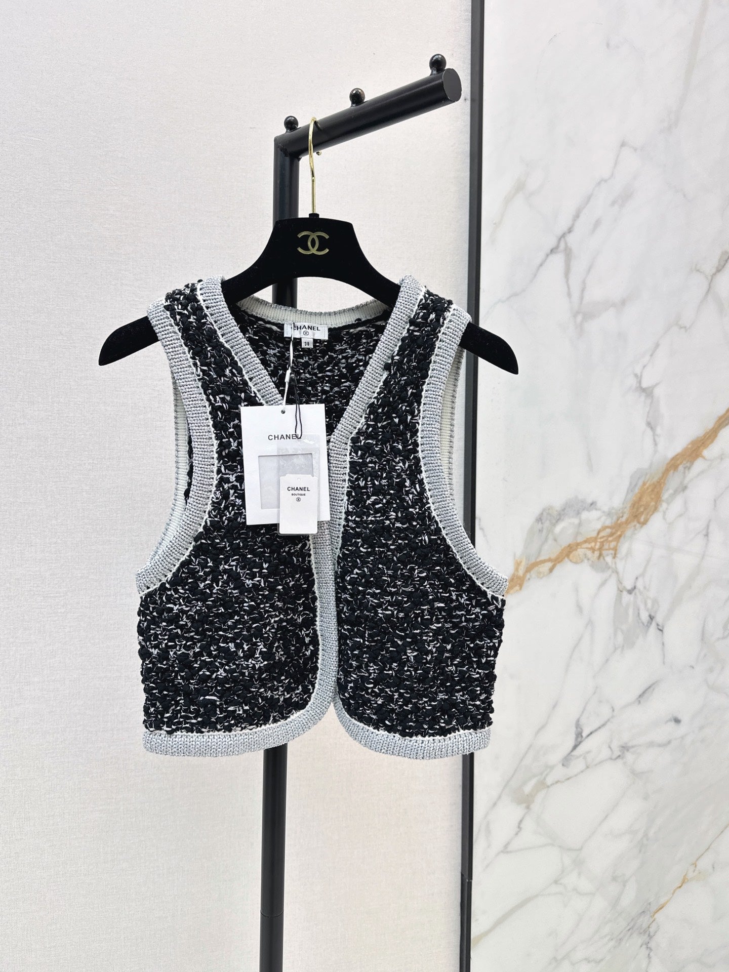 Chanel / 26 Early Autumn Latest Knit Vest