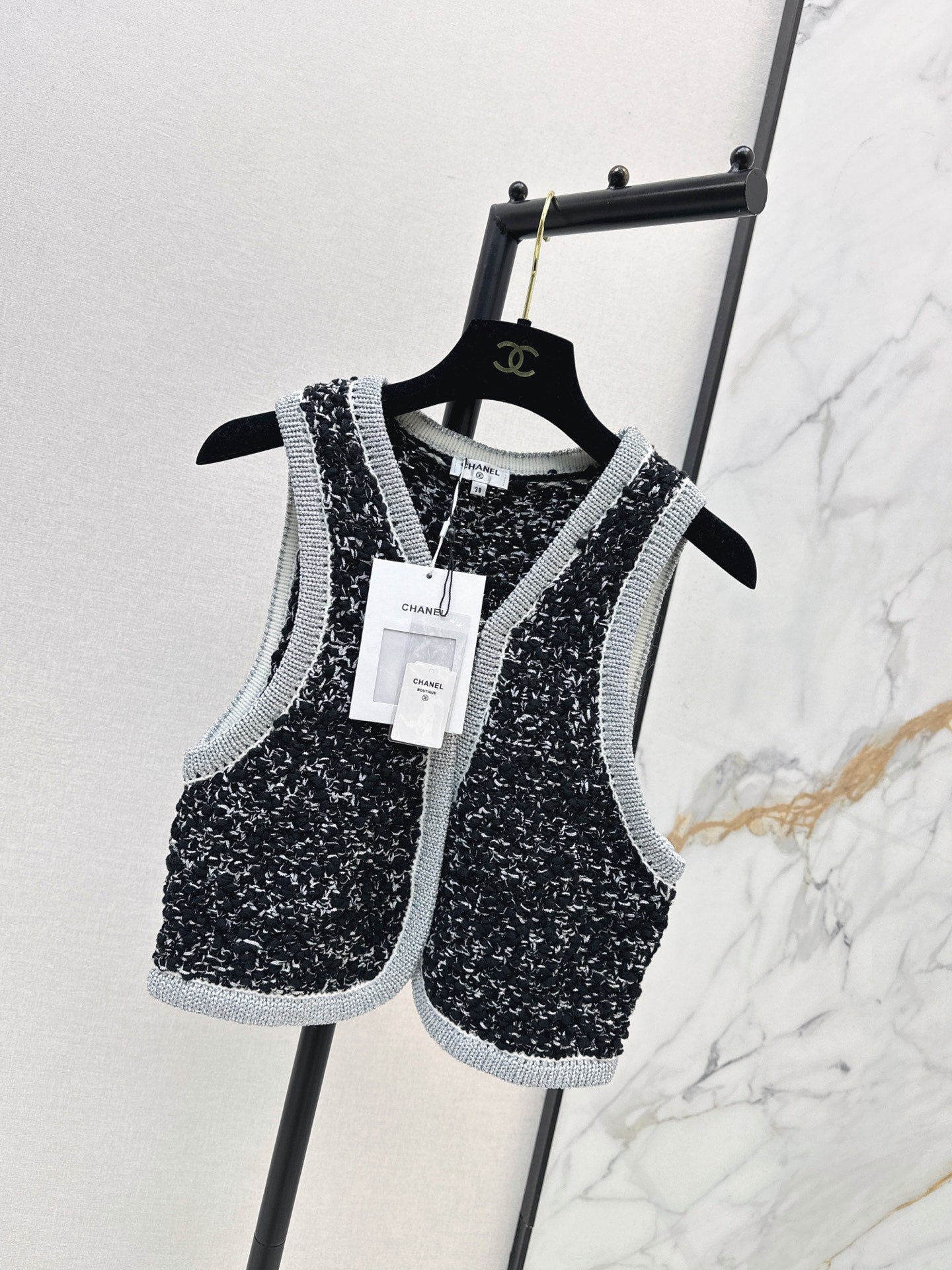 Chanel / 26 Early Autumn Latest Knit Vest