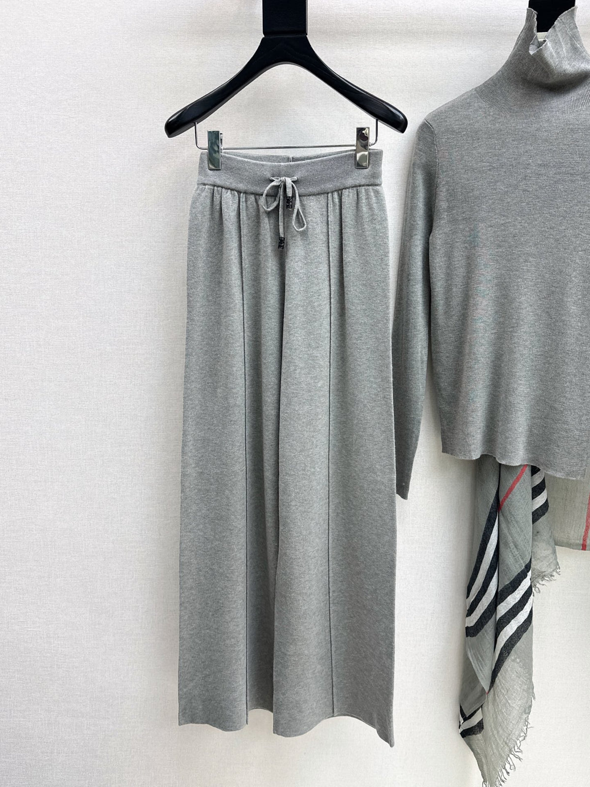 Dior/26 Early Autumn Latest Knit Set: Plaid Scarf + Turtleneck Top + Elastic Waist Straight Pants