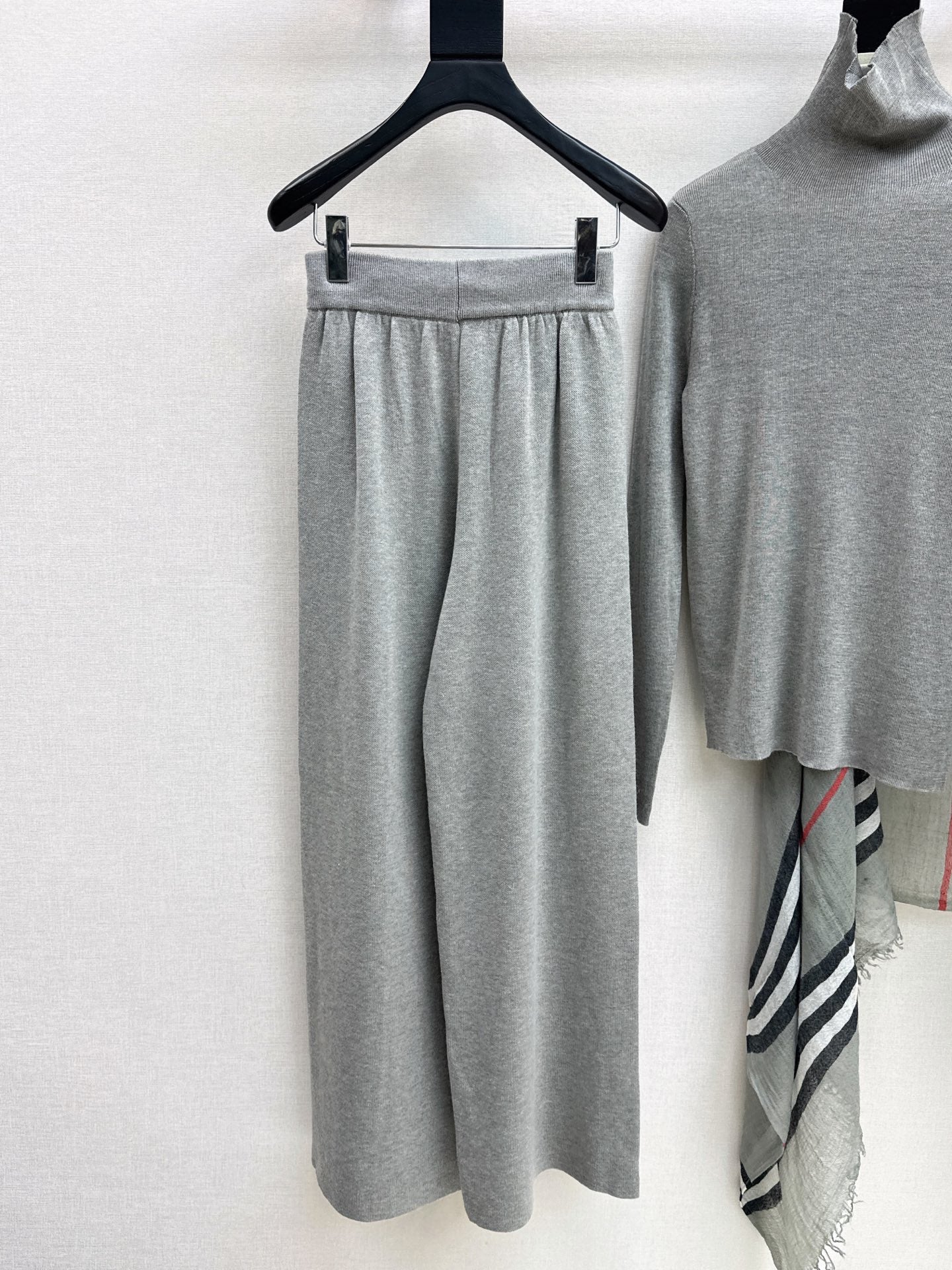 Dior/26 Early Autumn Latest Knit Set: Plaid Scarf + Turtleneck Top + Elastic Waist Straight Pants