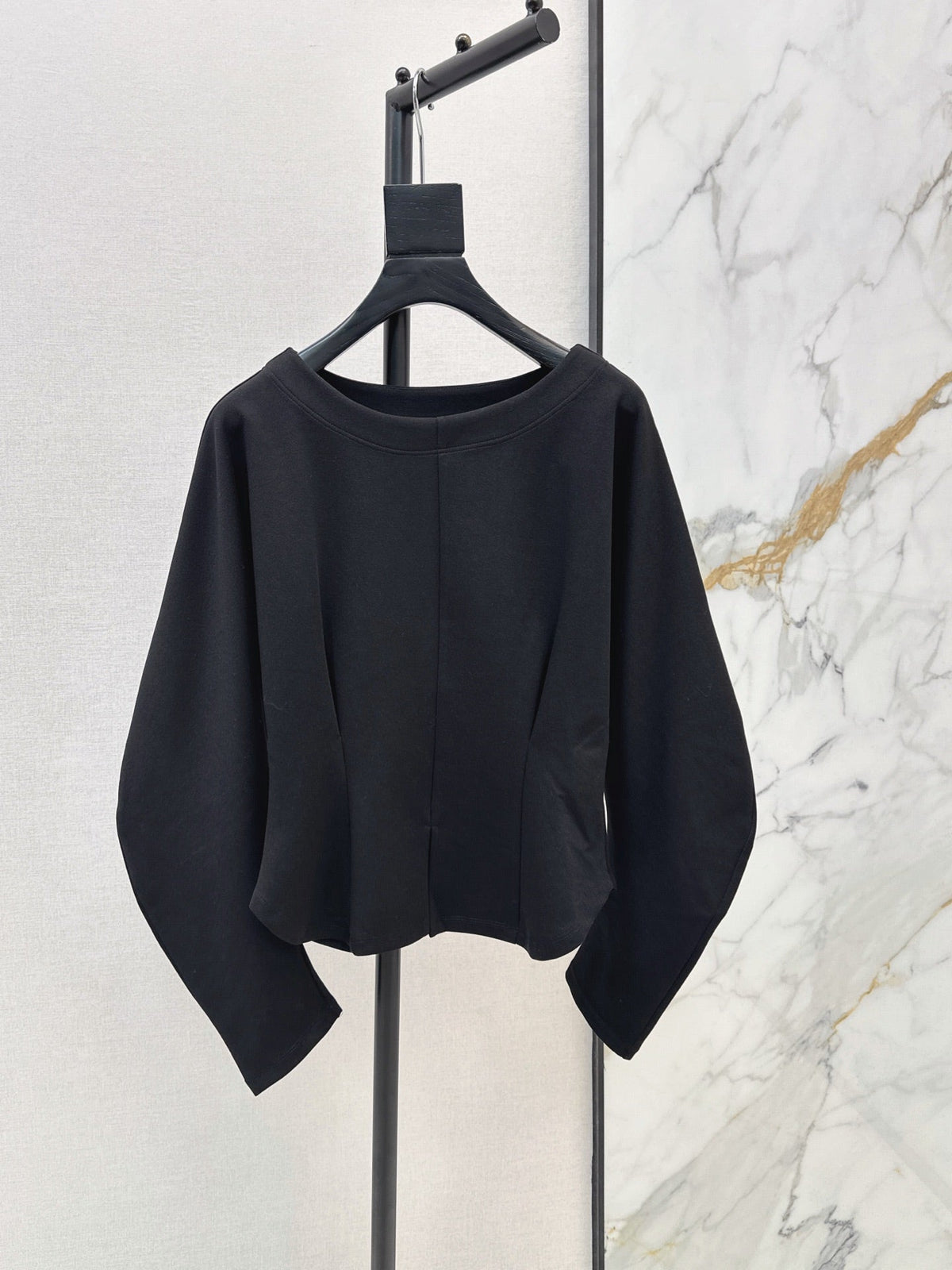 26 Fall/Winter Latest Batwing Sleeve Structured Waist Minimalist Long Sleeve Top