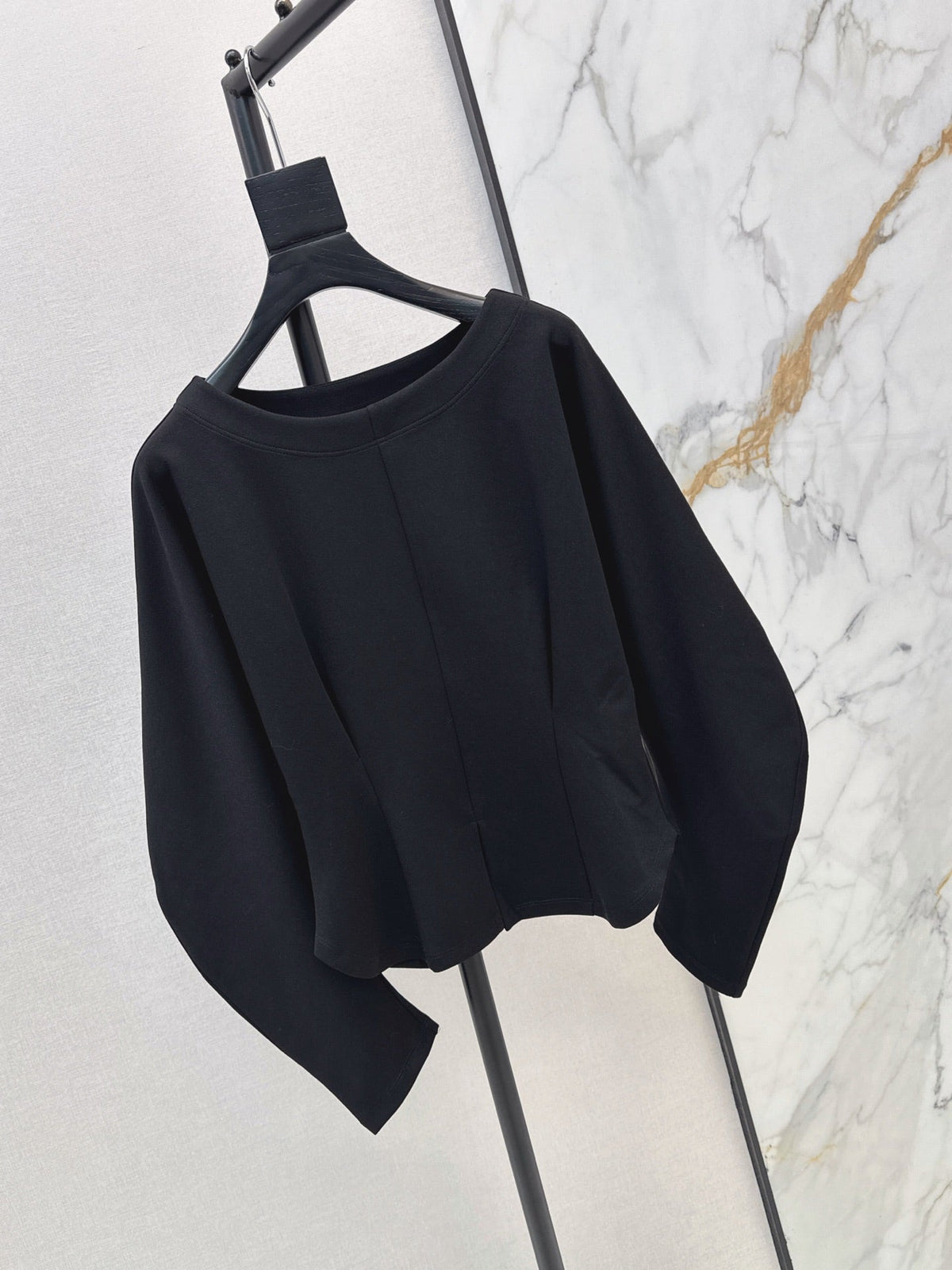 26 Fall/Winter Latest Batwing Sleeve Structured Waist Minimalist Long Sleeve Top