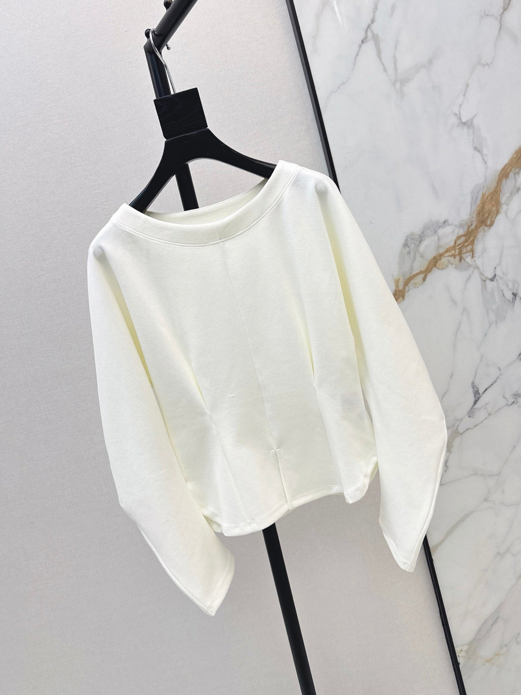 26 Fall/Winter Latest Batwing Sleeve Structured Waist Minimalist Long Sleeve Top