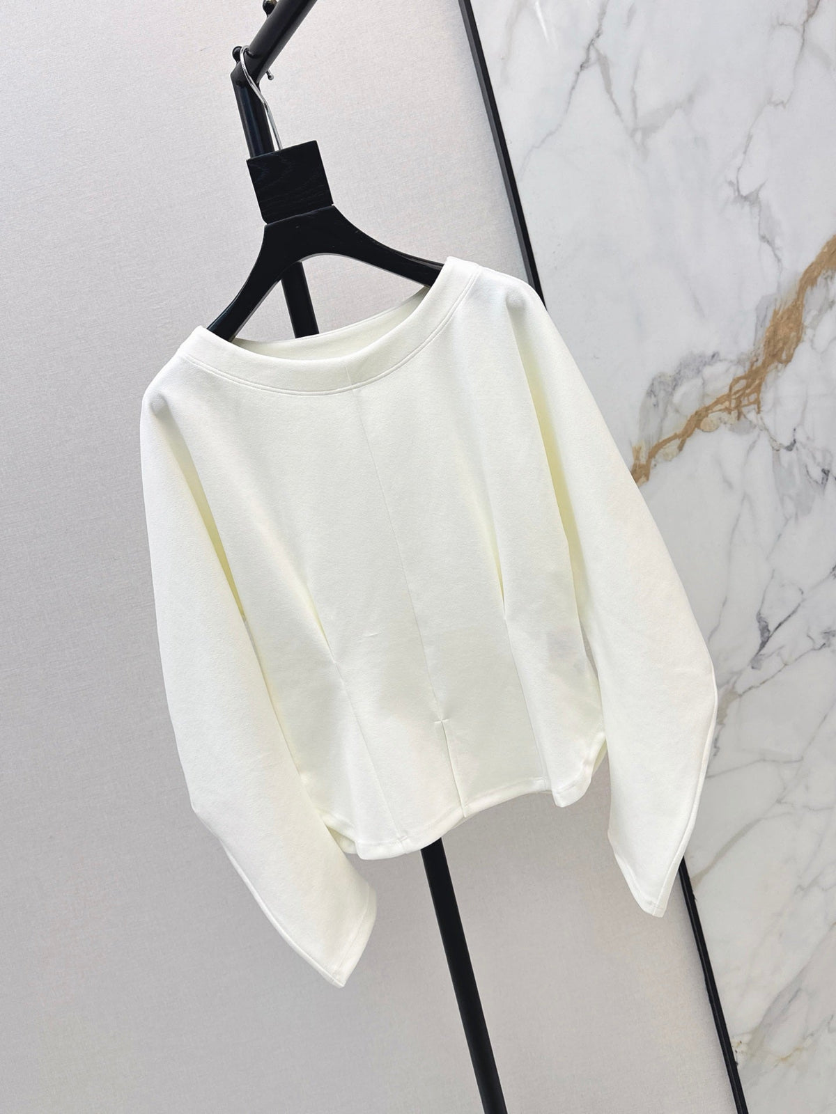26 Fall/Winter Latest Batwing Sleeve Structured Waist Minimalist Long Sleeve Top