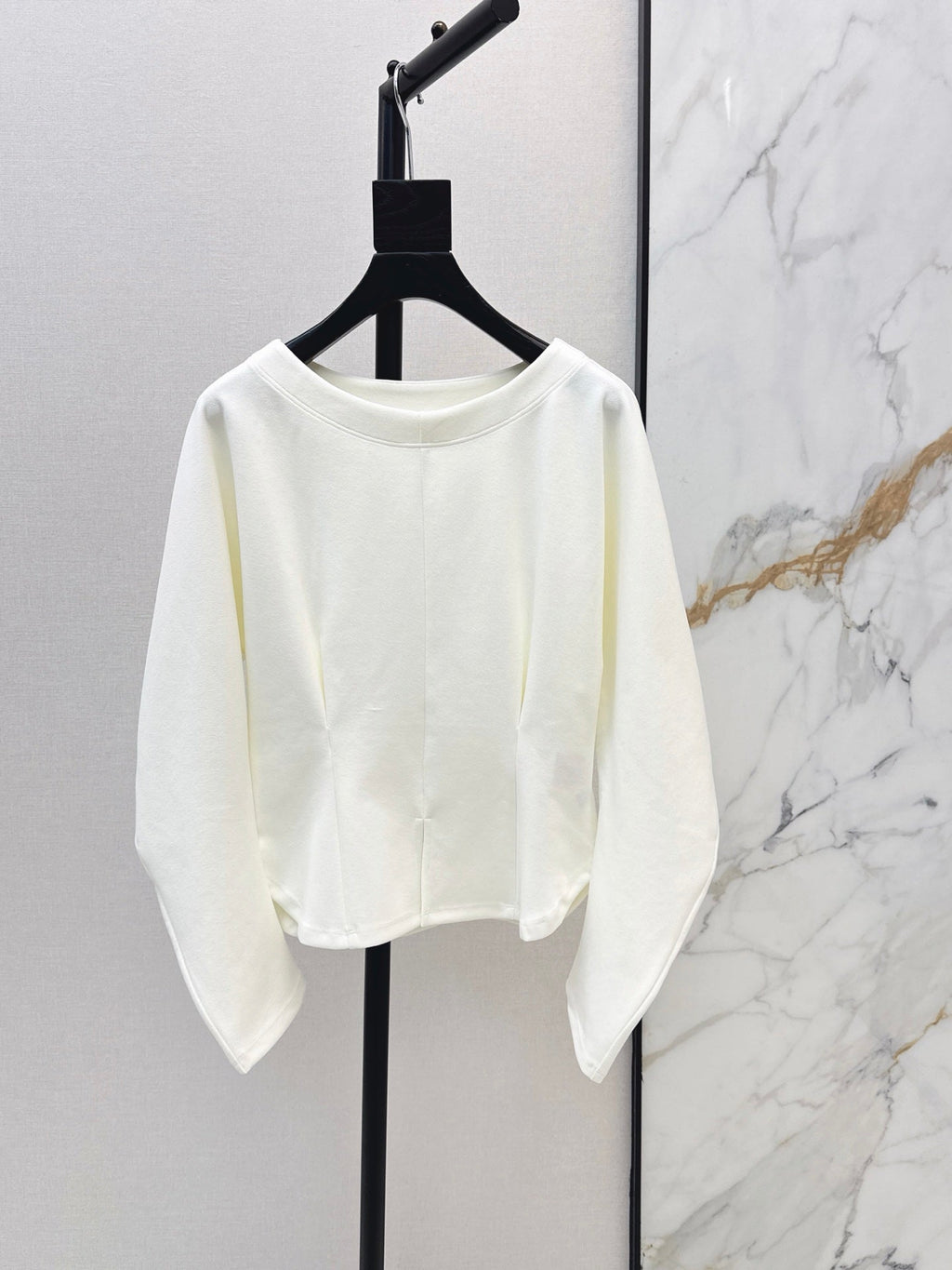 26 Fall/Winter Latest Batwing Sleeve Structured Waist Minimalist Long Sleeve Top