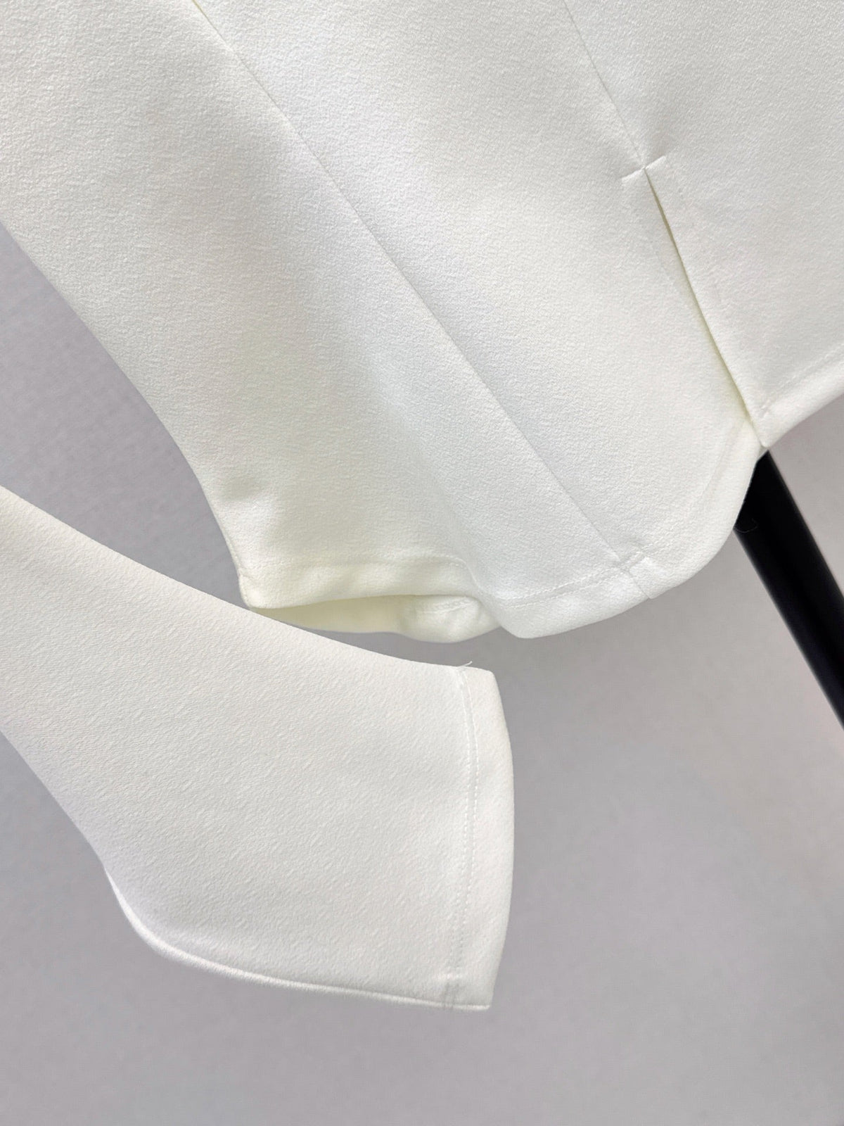26 Fall/Winter Latest Batwing Sleeve Structured Waist Minimalist Long Sleeve Top