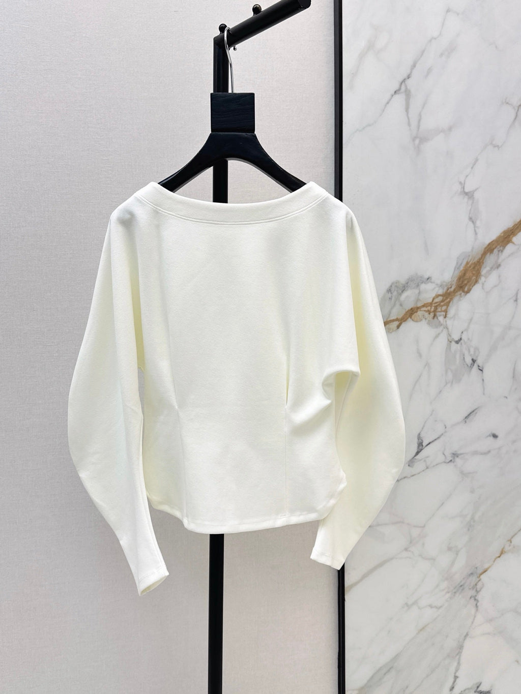 26 Fall/Winter Latest Batwing Sleeve Structured Waist Minimalist Long Sleeve Top