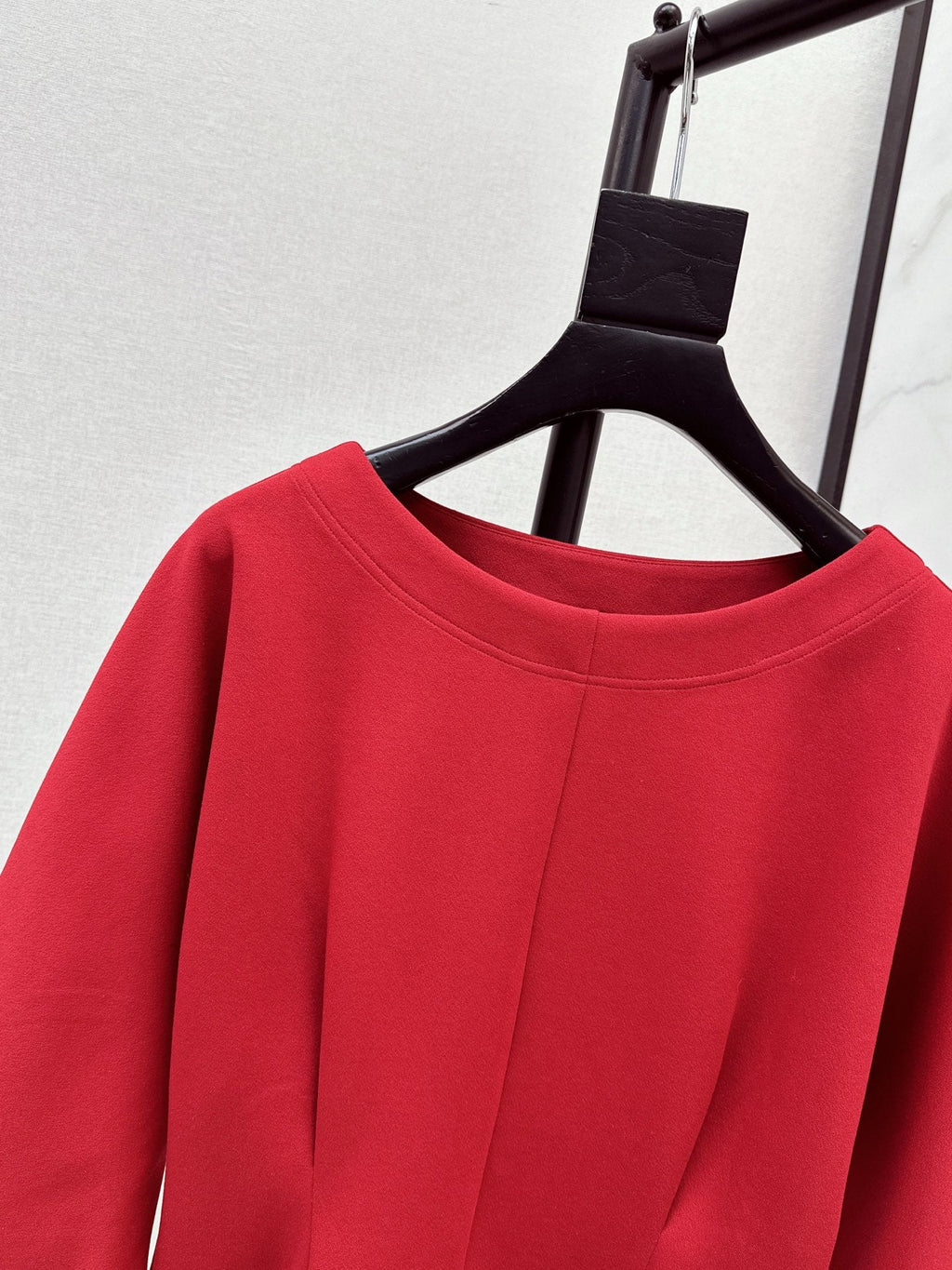 26 Fall/Winter Latest Batwing Sleeve Structured Waist Minimalist Long Sleeve Top