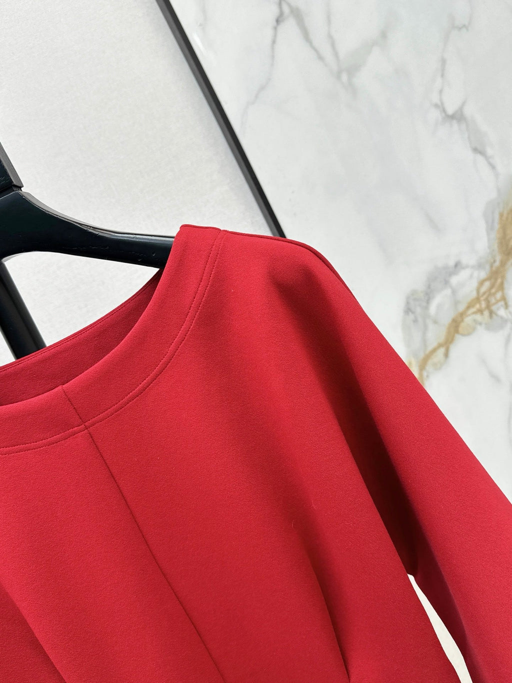 26 Fall/Winter Latest Batwing Sleeve Structured Waist Minimalist Long Sleeve Top