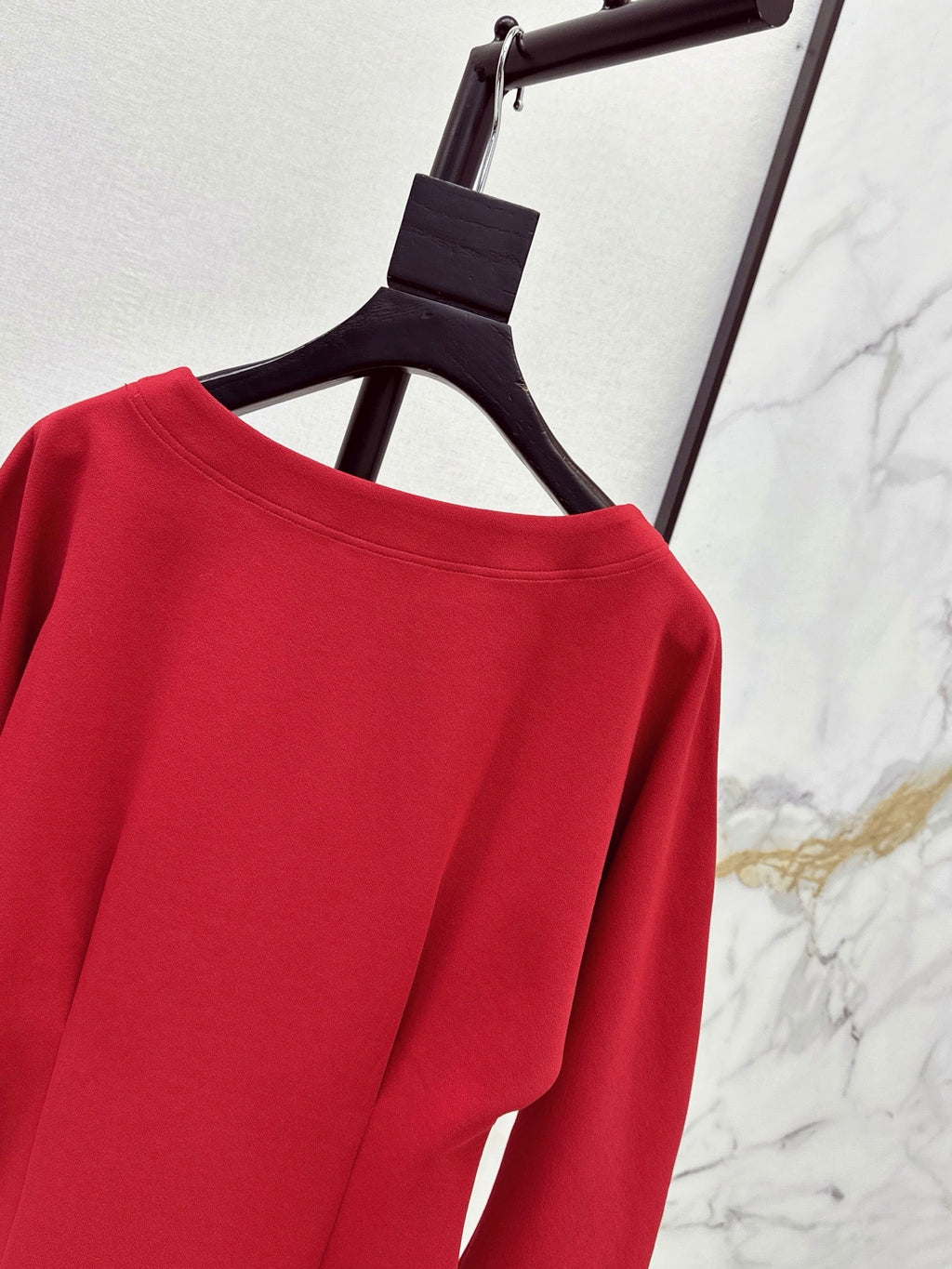 26 Fall/Winter Latest Batwing Sleeve Structured Waist Minimalist Long Sleeve Top