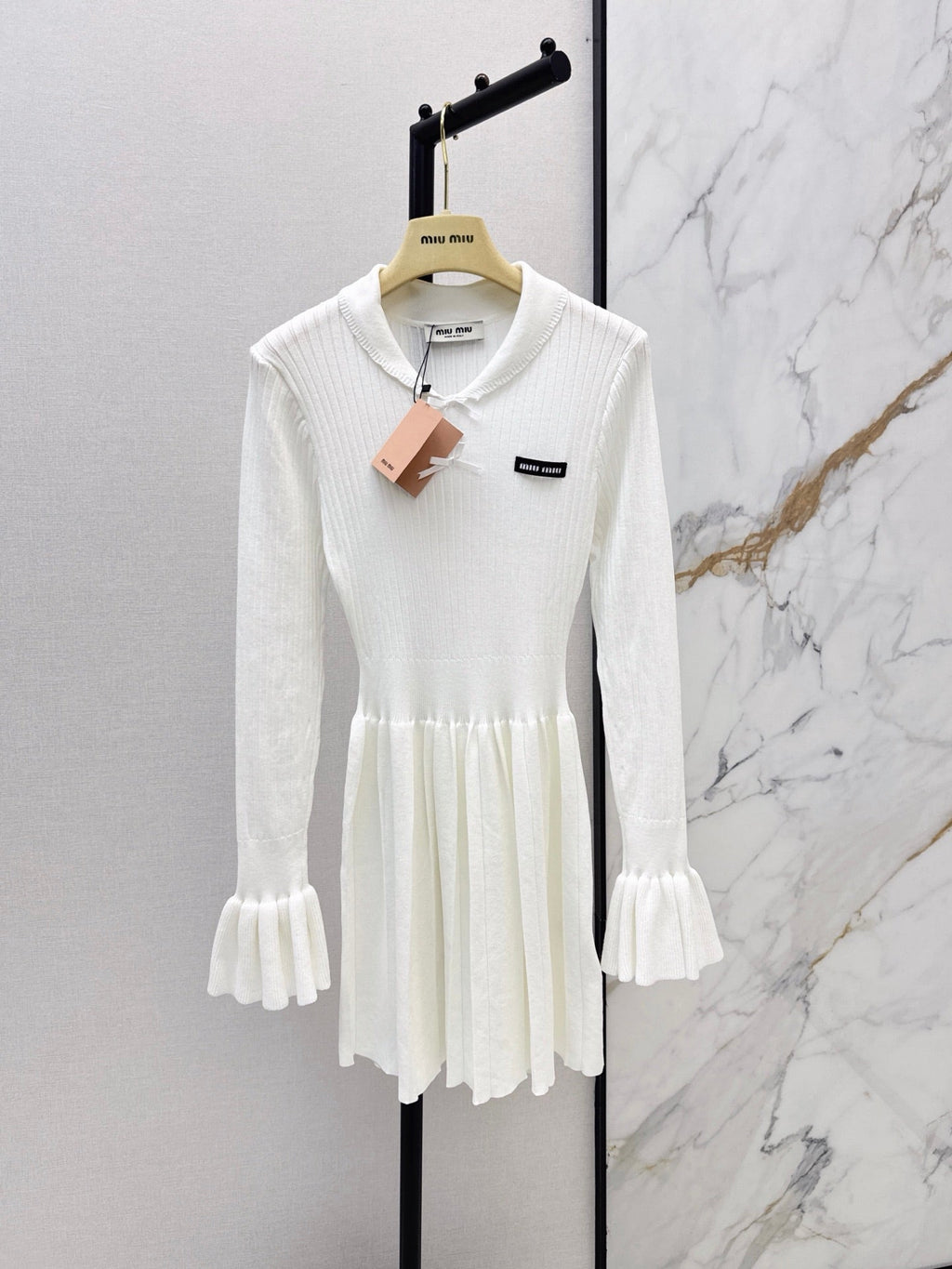 26 Fall/Winter Latest Slim-Fit Knit Dress with Age-Reducing Collared Design