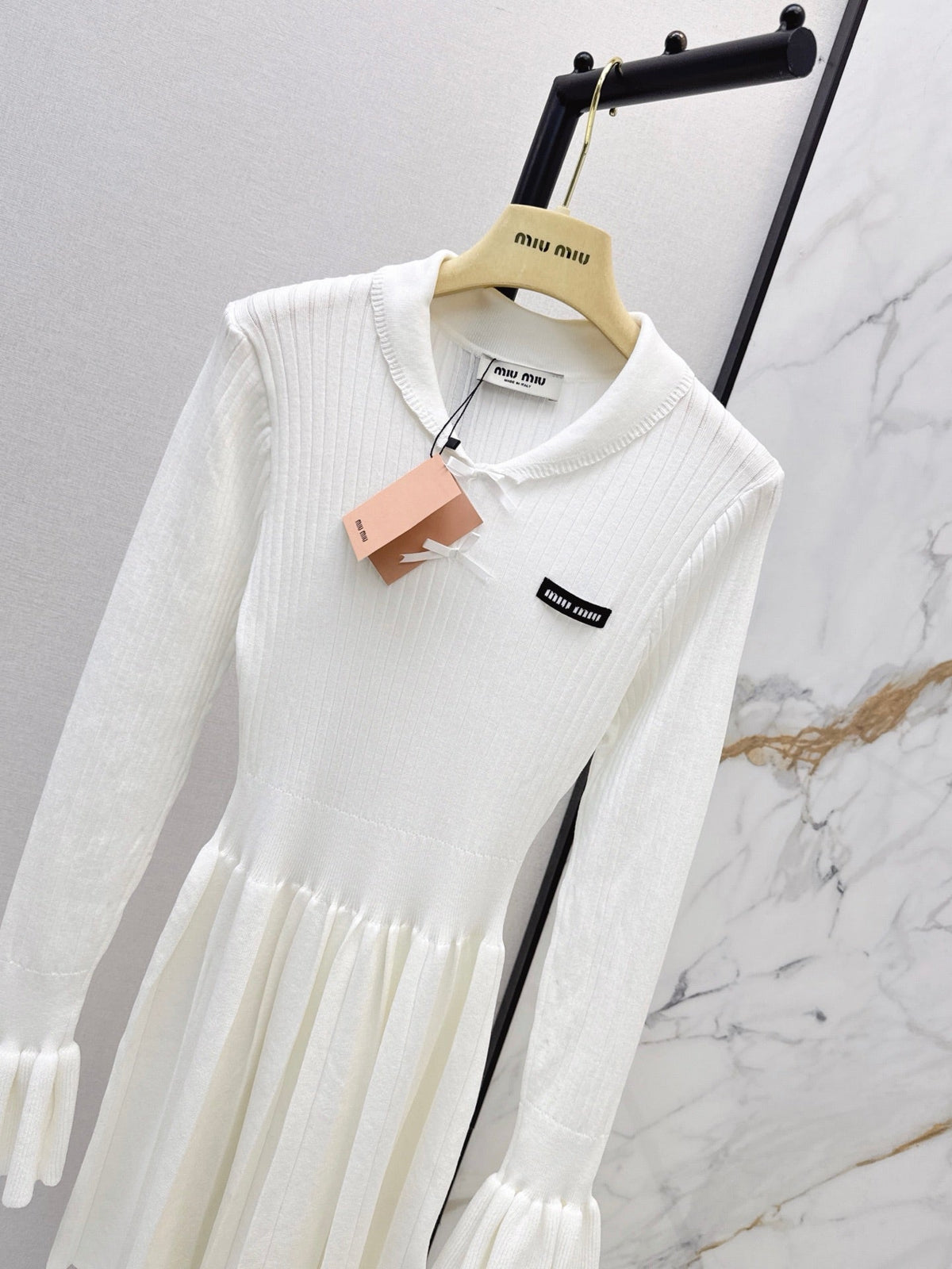 26 Fall/Winter Latest Slim-Fit Knit Dress with Age-Reducing Collared Design