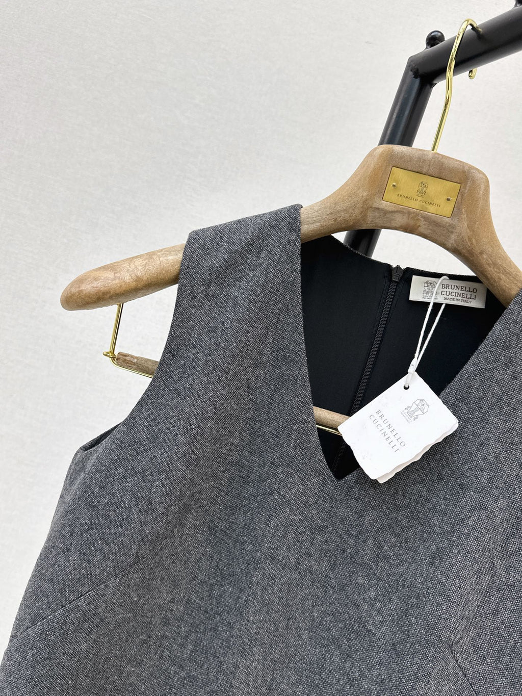 26 Fall/Winter Latest Sleeveless Dress