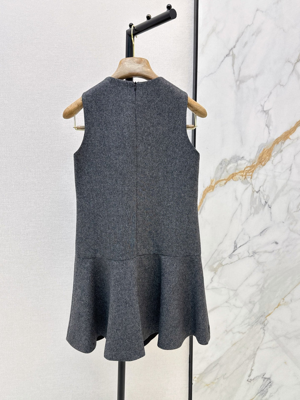 26 Fall/Winter Latest Sleeveless Dress