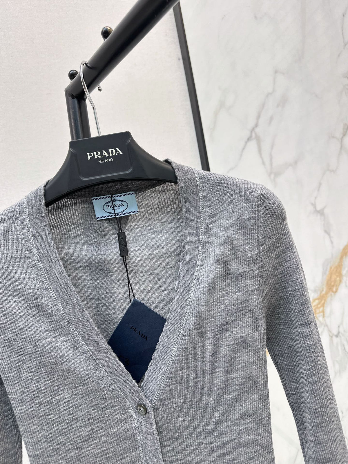 26 Fall/Winter New Wave-Edged Grey Cashmere Cardigan