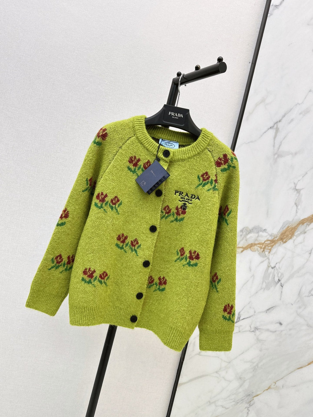 26 Fall/Winter Latest Floral Jacquard Wool Cardigan