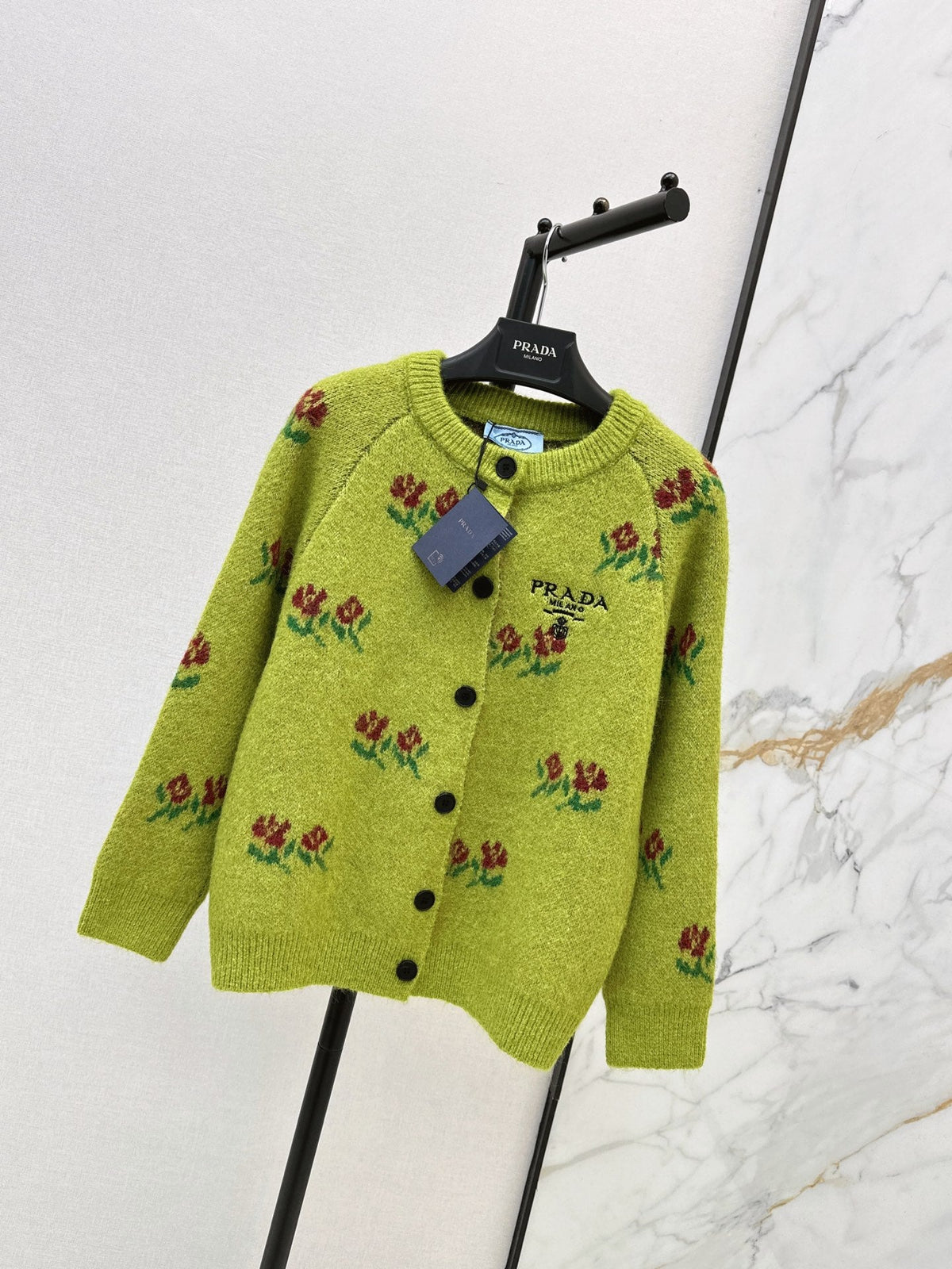 26 Fall/Winter Latest Floral Jacquard Wool Cardigan