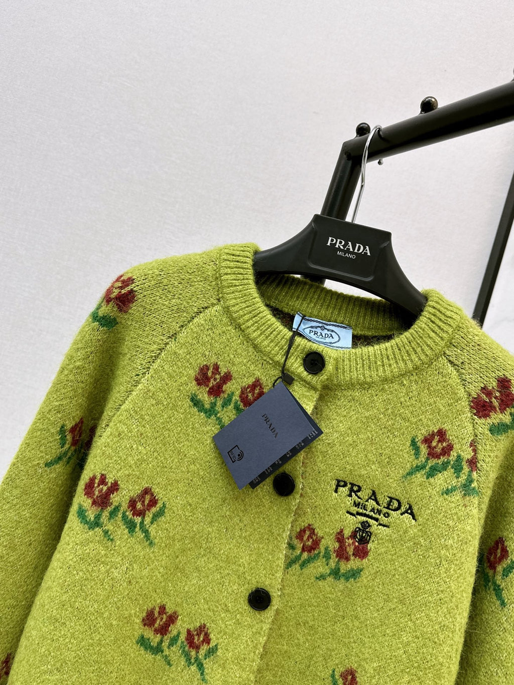 26 Fall/Winter Latest Floral Jacquard Wool Cardigan