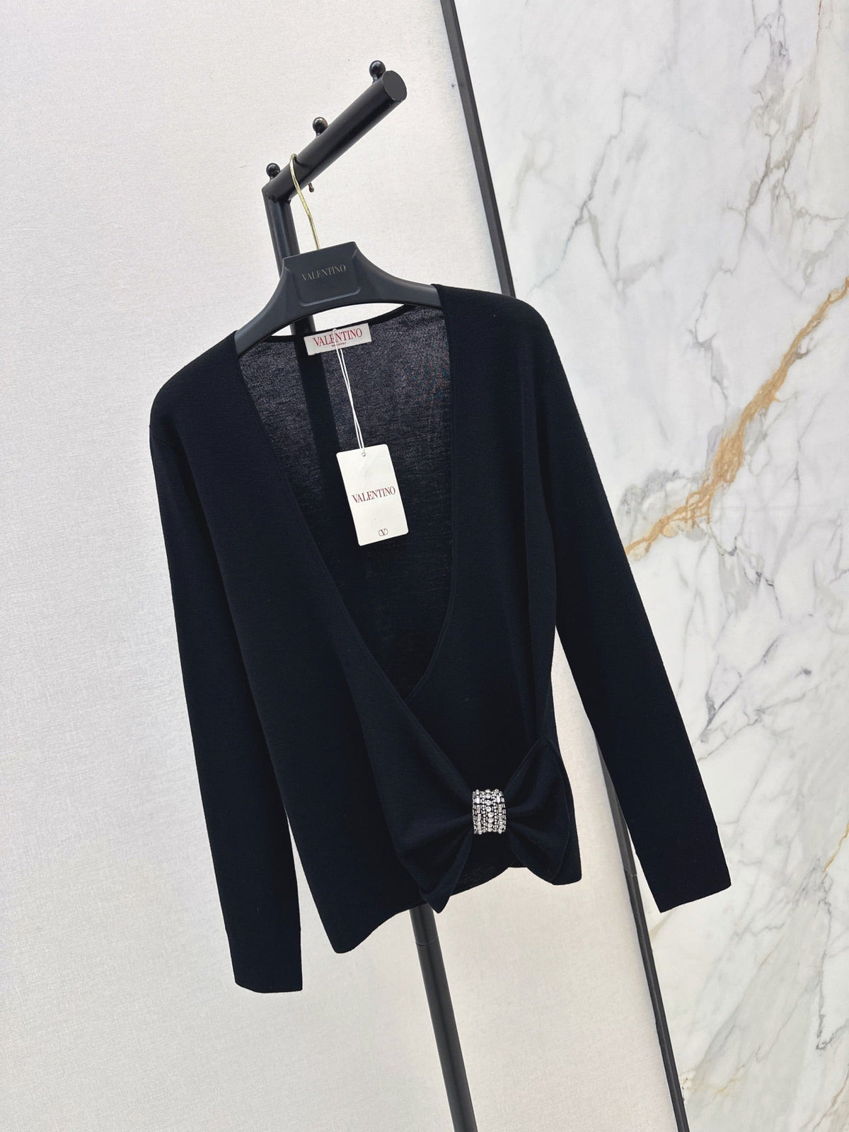 26 Fall/Winter Latest Diamond Knot V-Neck Knit Top