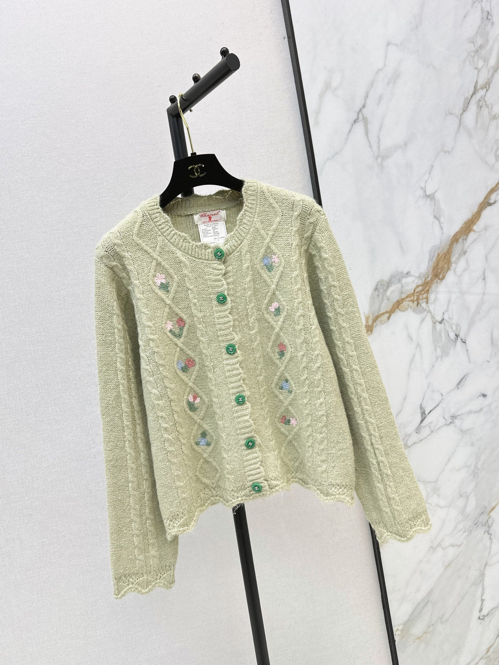 26 Autumn/Winter Latest Flower Embroidered Knit Cardigan
