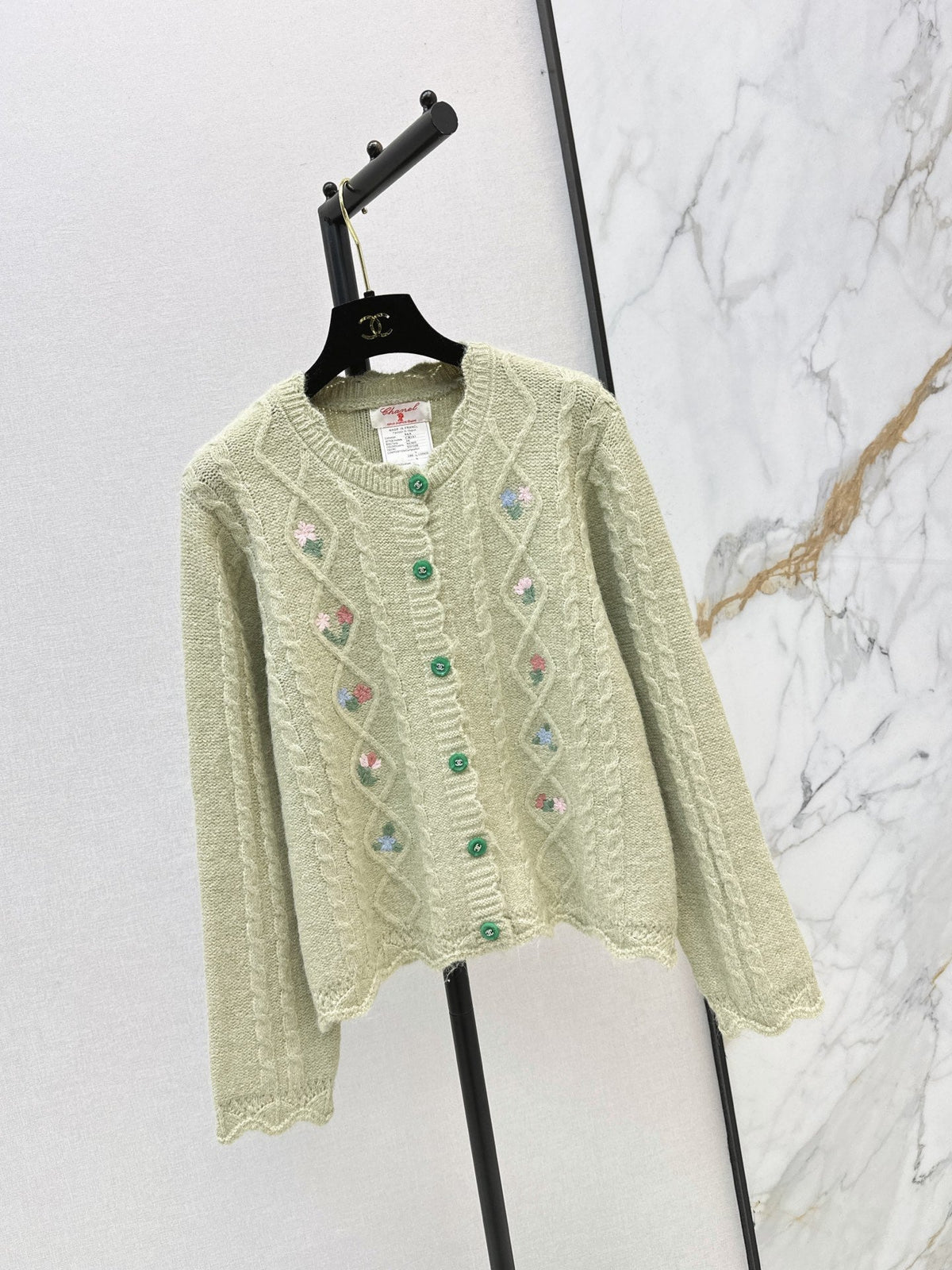 26 Autumn/Winter Latest Flower Embroidered Knit Cardigan