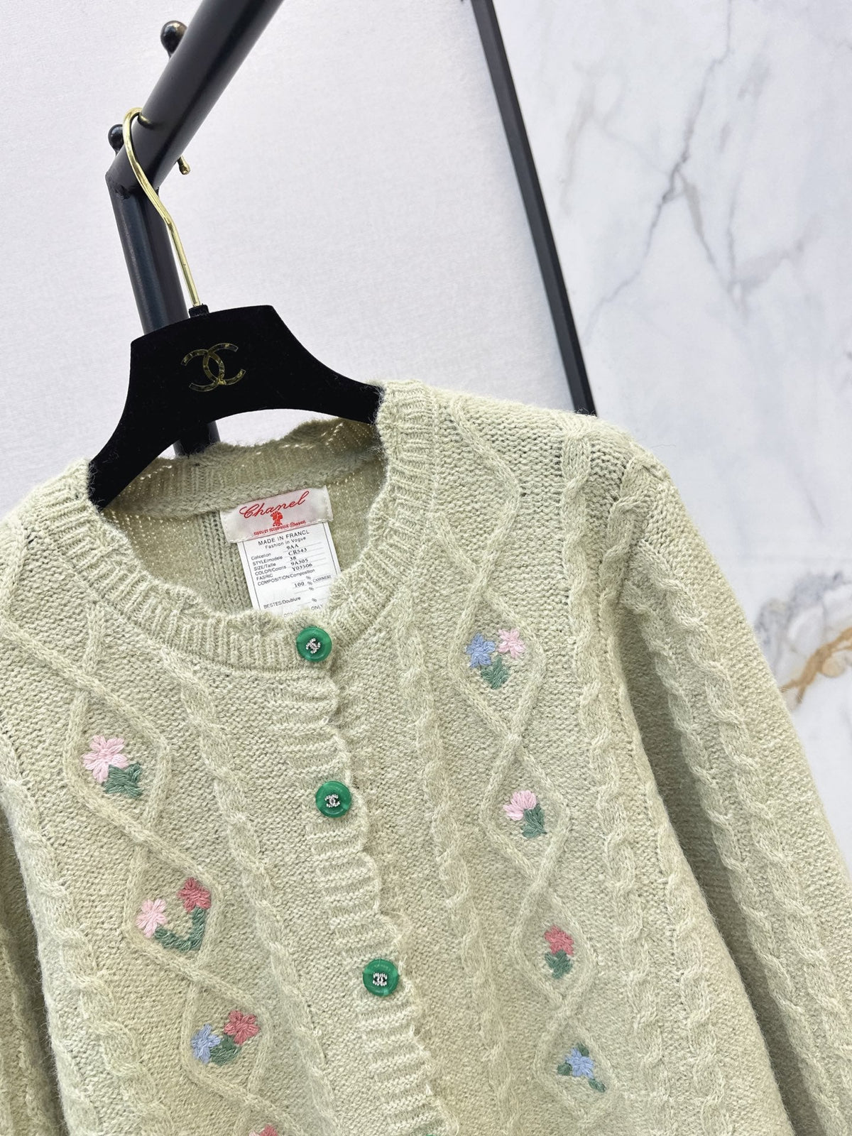 26 Autumn/Winter Latest Flower Embroidered Knit Cardigan