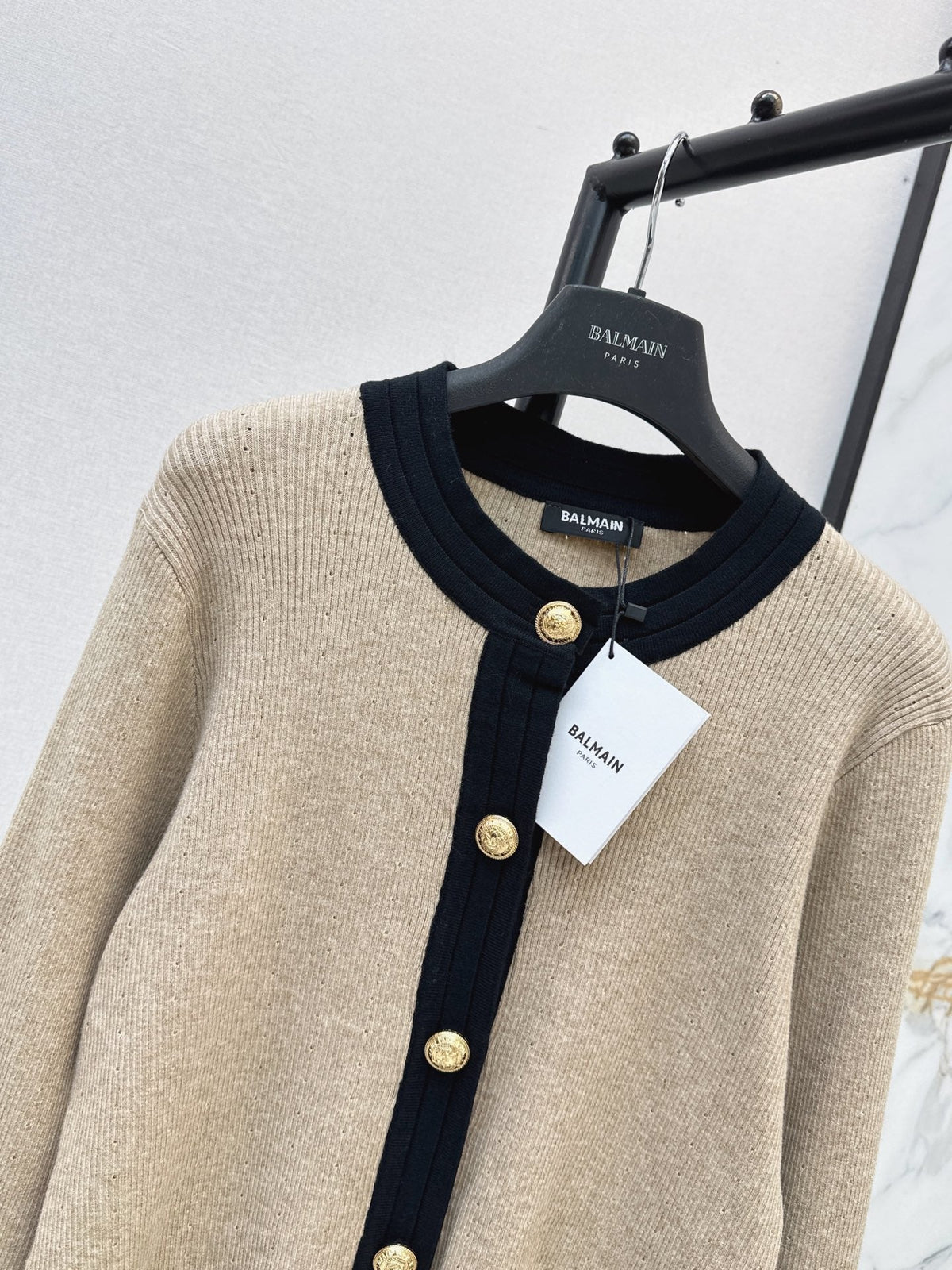 26 Early Autumn Latest Color-Block Trim Crew Neck Knit Cardigan