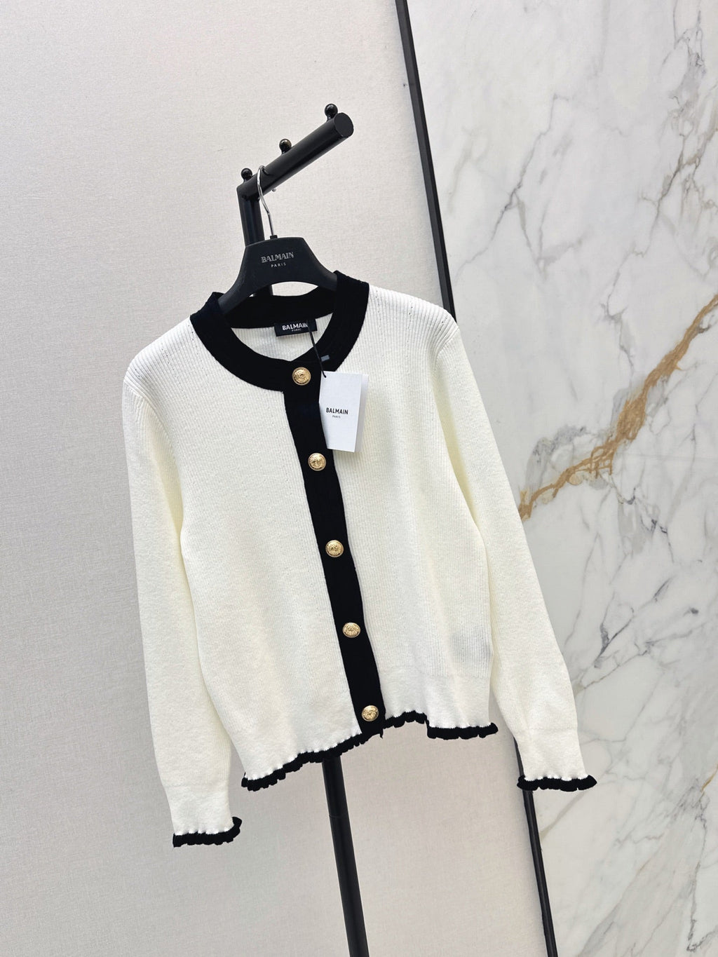 26 Early Autumn Latest Color-Block Trim Crew Neck Knit Cardigan