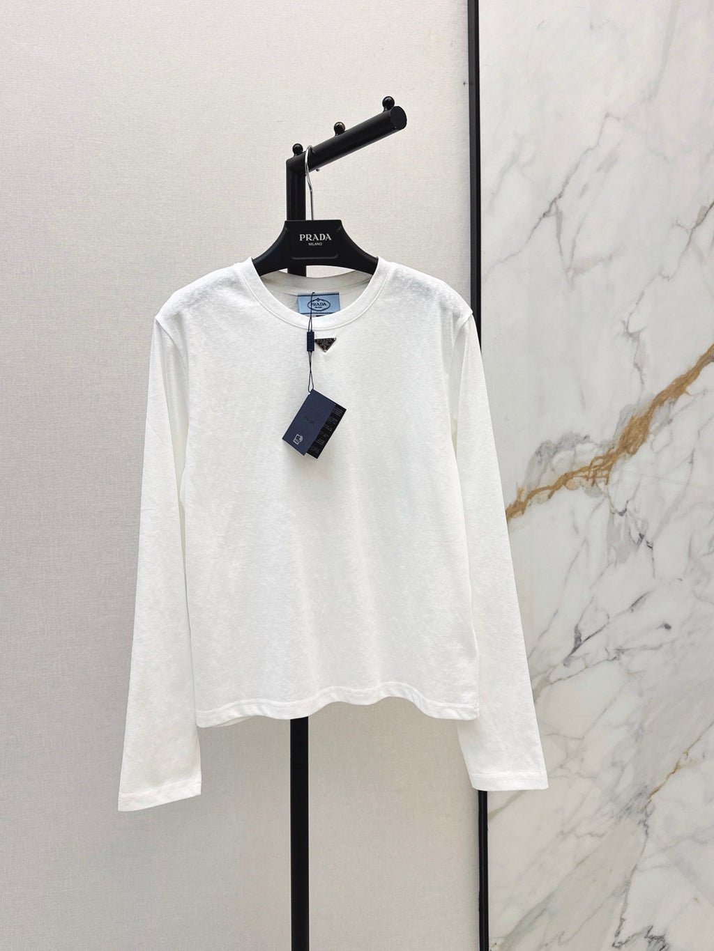 26 Fall/Winter Latest Triangle Logo Long-Sleeve White T-Shirt