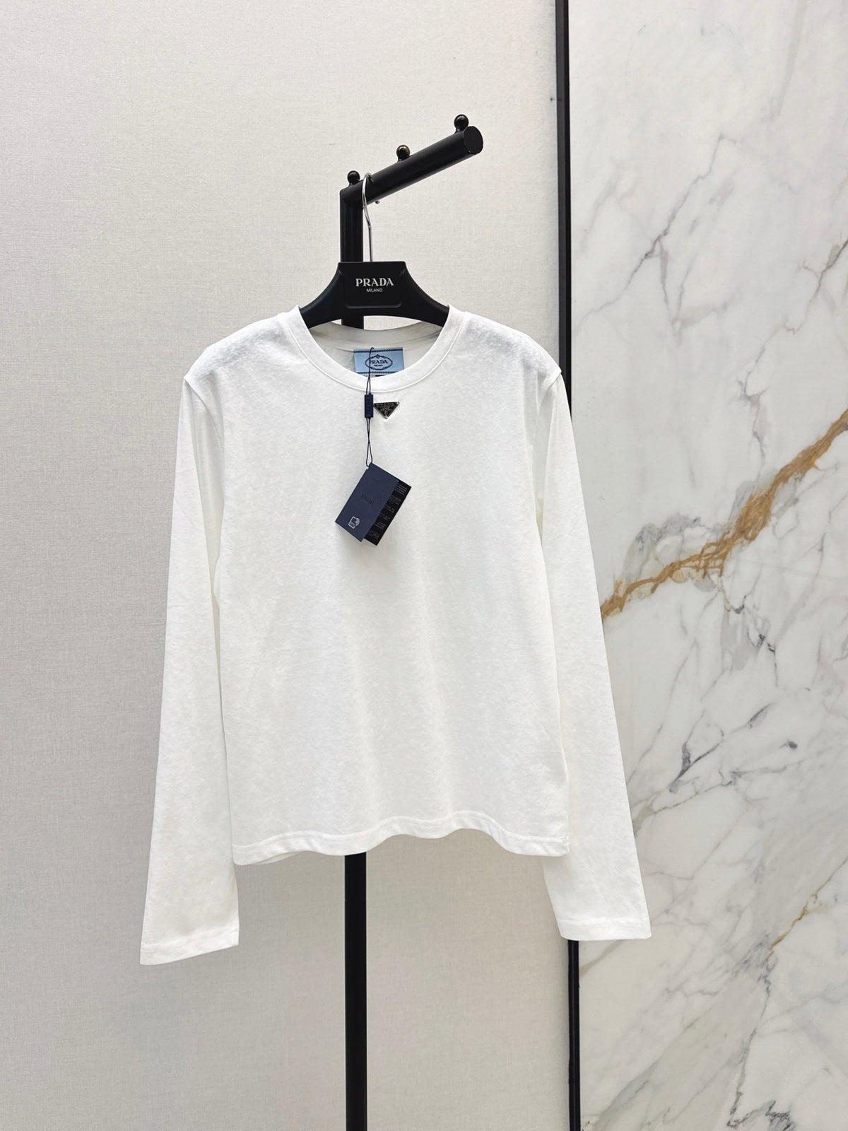 26 Fall/Winter Latest Triangle Logo Long-Sleeve White T-Shirt