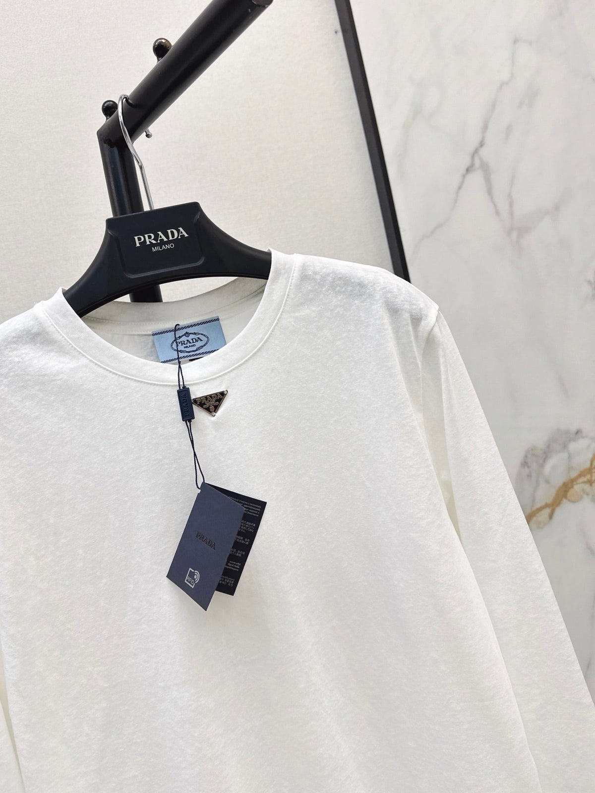 26 Fall/Winter Latest Triangle Logo Long-Sleeve White T-Shirt