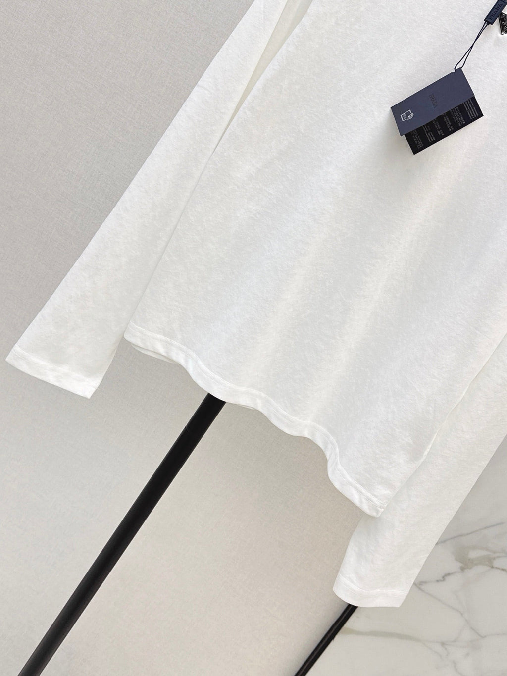26 Fall/Winter Latest Triangle Logo Long-Sleeve White T-Shirt