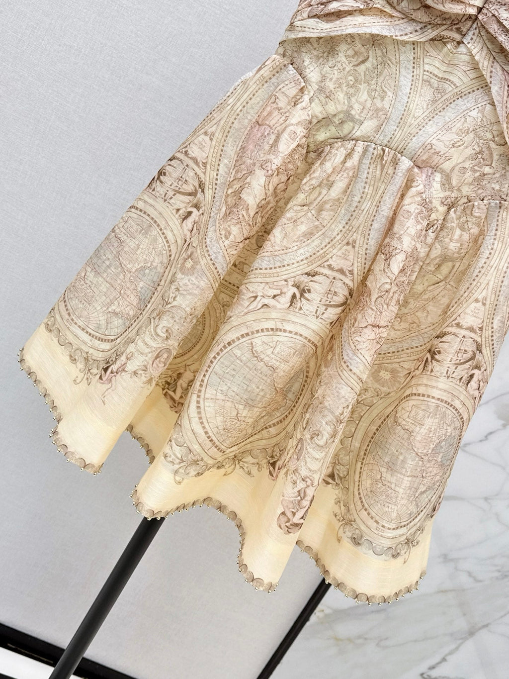 26Latest Early-Autumn Resort-Style Short Printed Dress