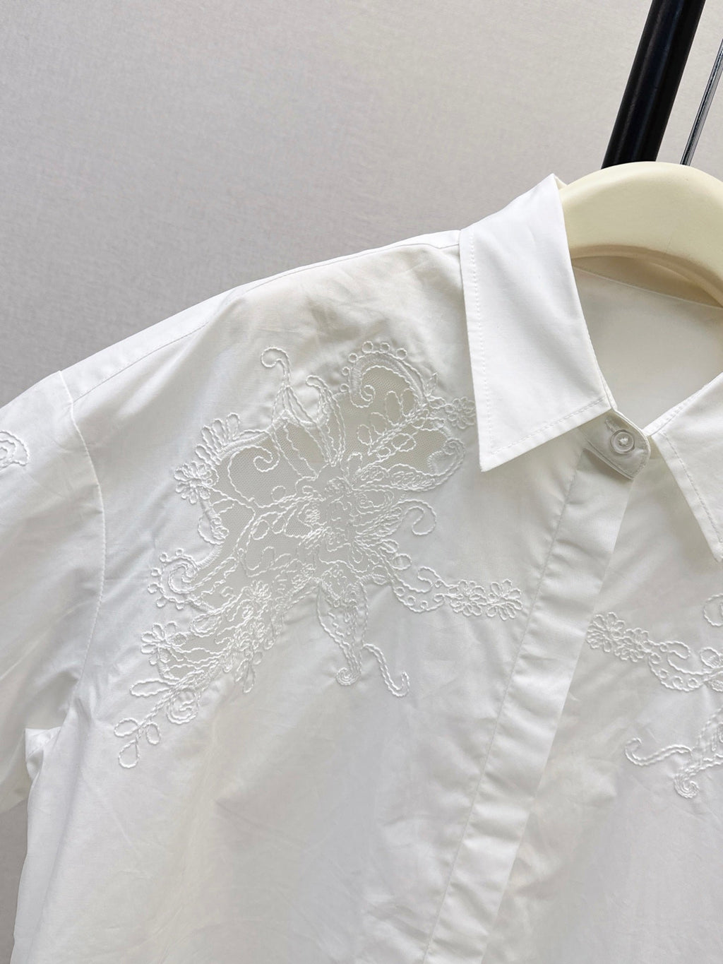 26Latest Autumn/Winter Ethnic-Style Embroidered White Shirt
