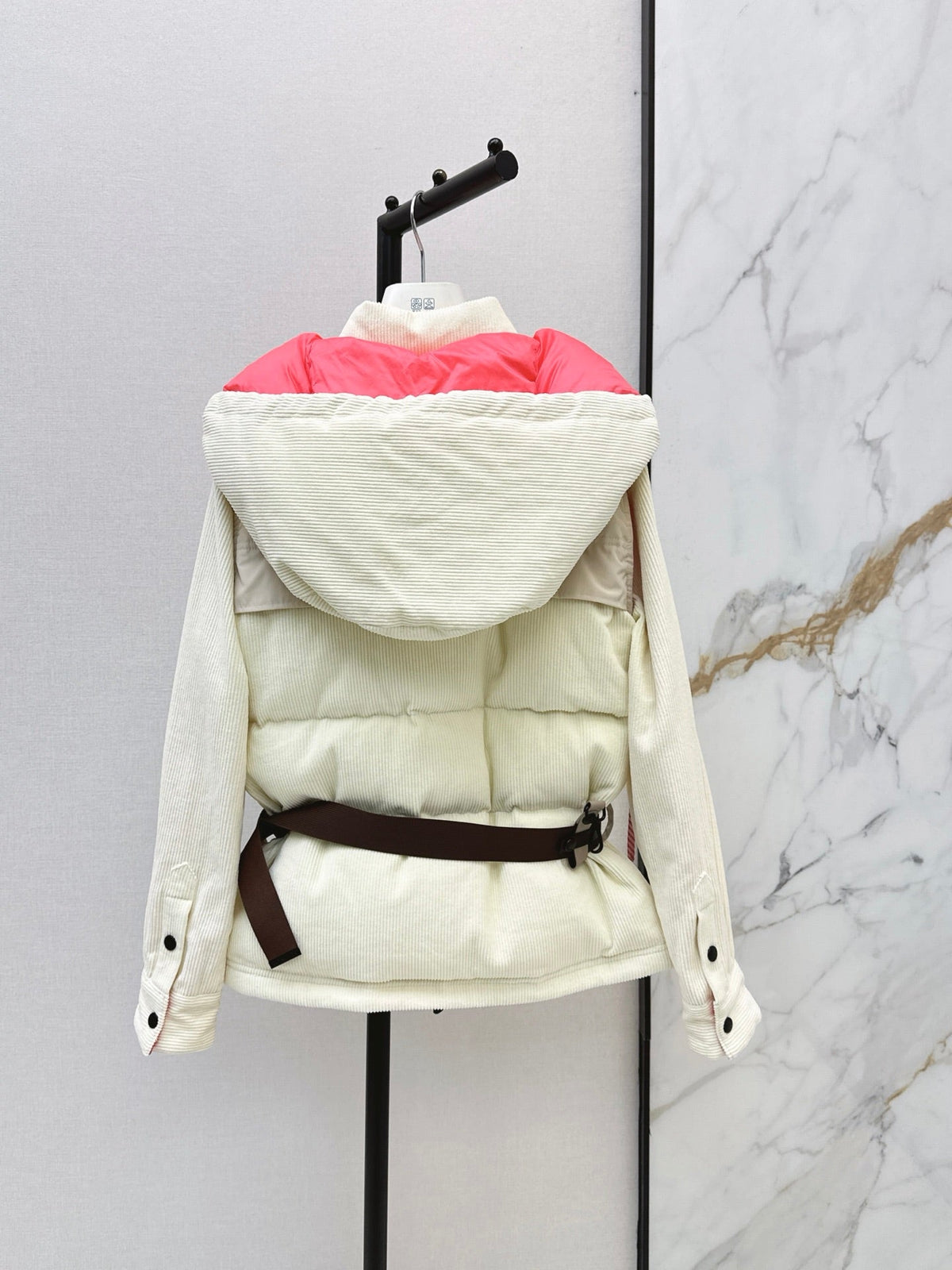 26Latest Autumn/Winter Short HoodedLatest Autumn/Winter Short Hooded Down Jacket with Detachable Sleeves with Detachable Sleeves