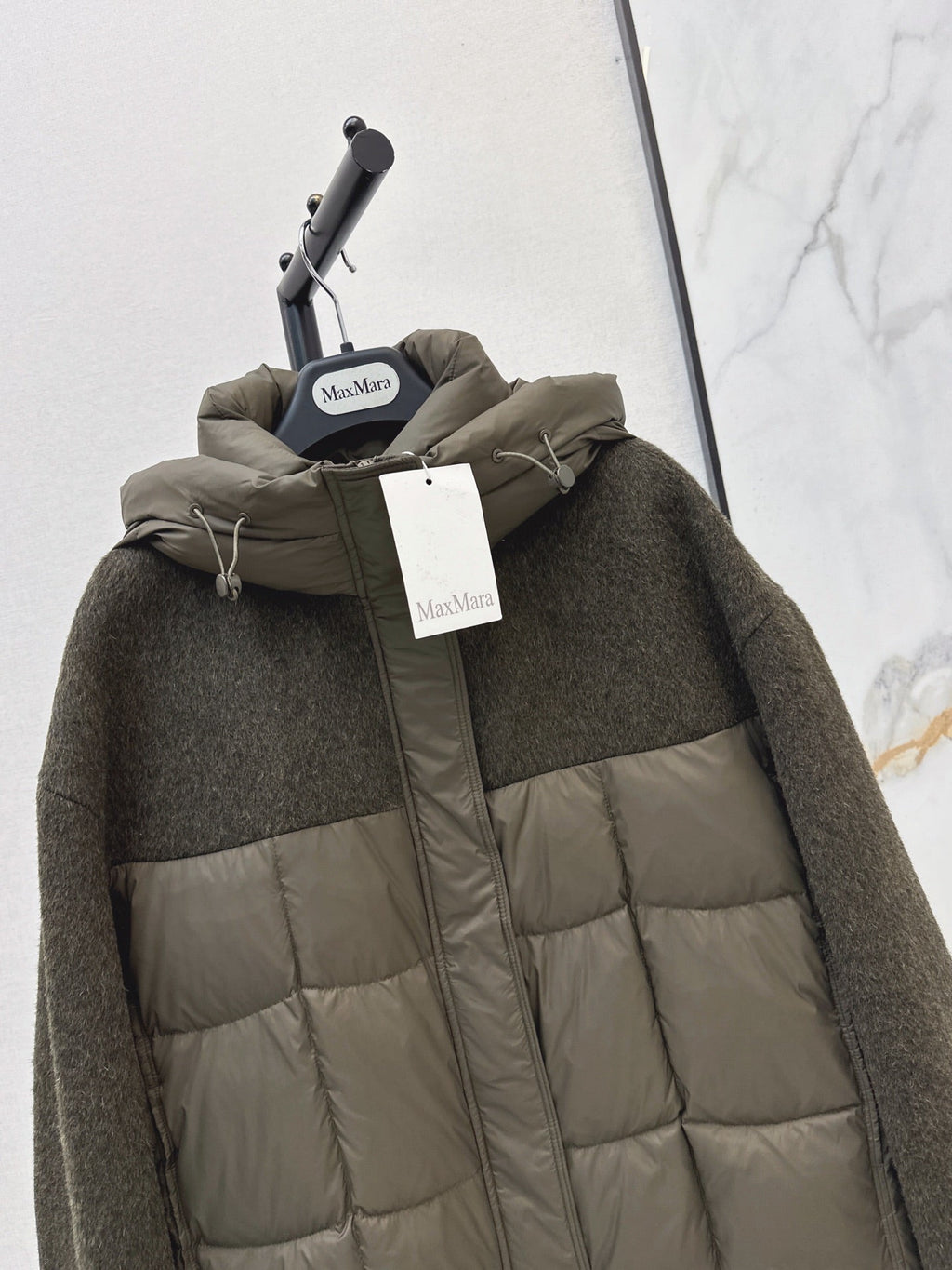 26Latest Autumn/Winter Short Hooded Down Jacket with Wool Panel Detailing
