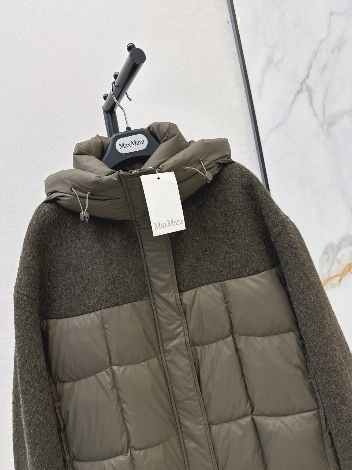 26Latest Autumn/Winter Short Hooded Down Jacket with Wool Panel Detailing