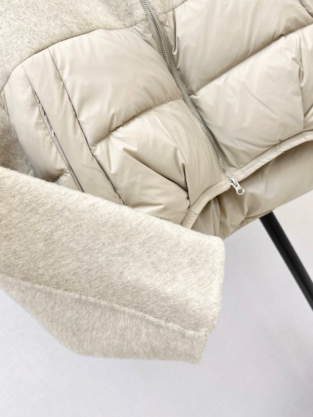 26Latest Autumn/Winter Short Hooded Down Jacket with Wool Panel Detailing