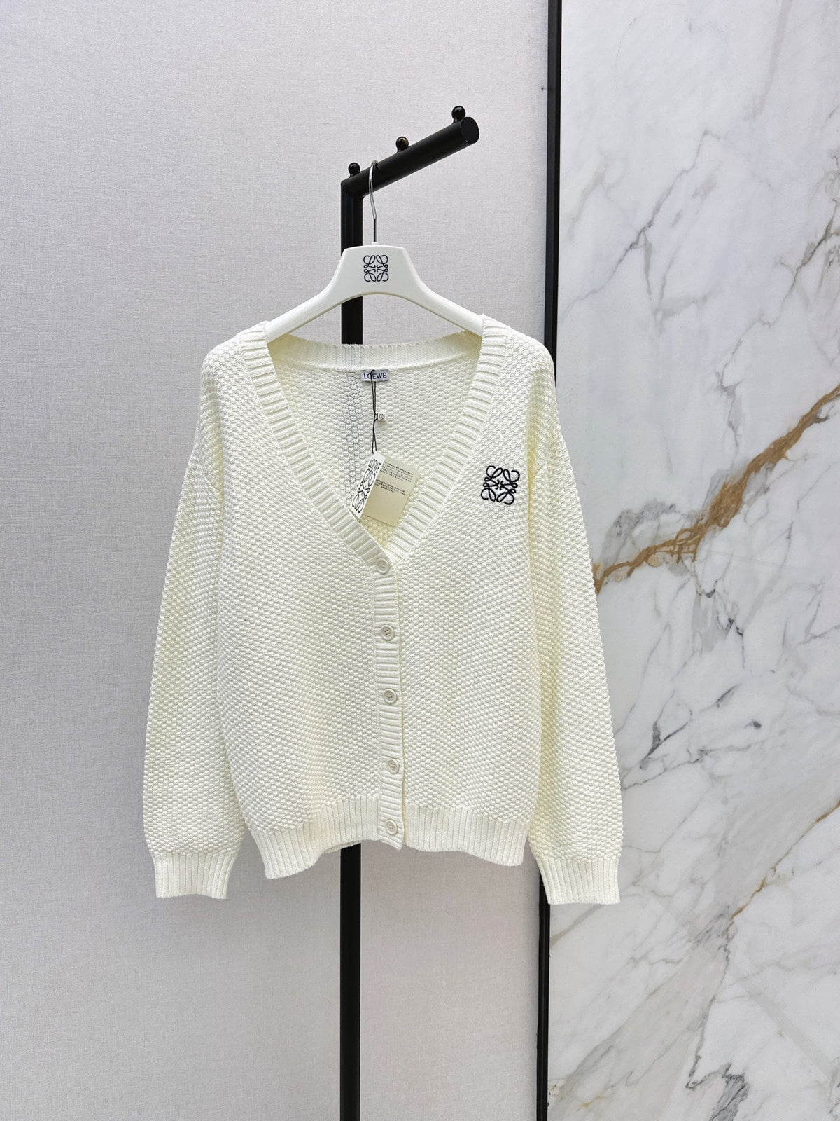 26Latest Autumn/Winter Loose-Fit V-Neck Knit Cardigan with Embroidered Logo